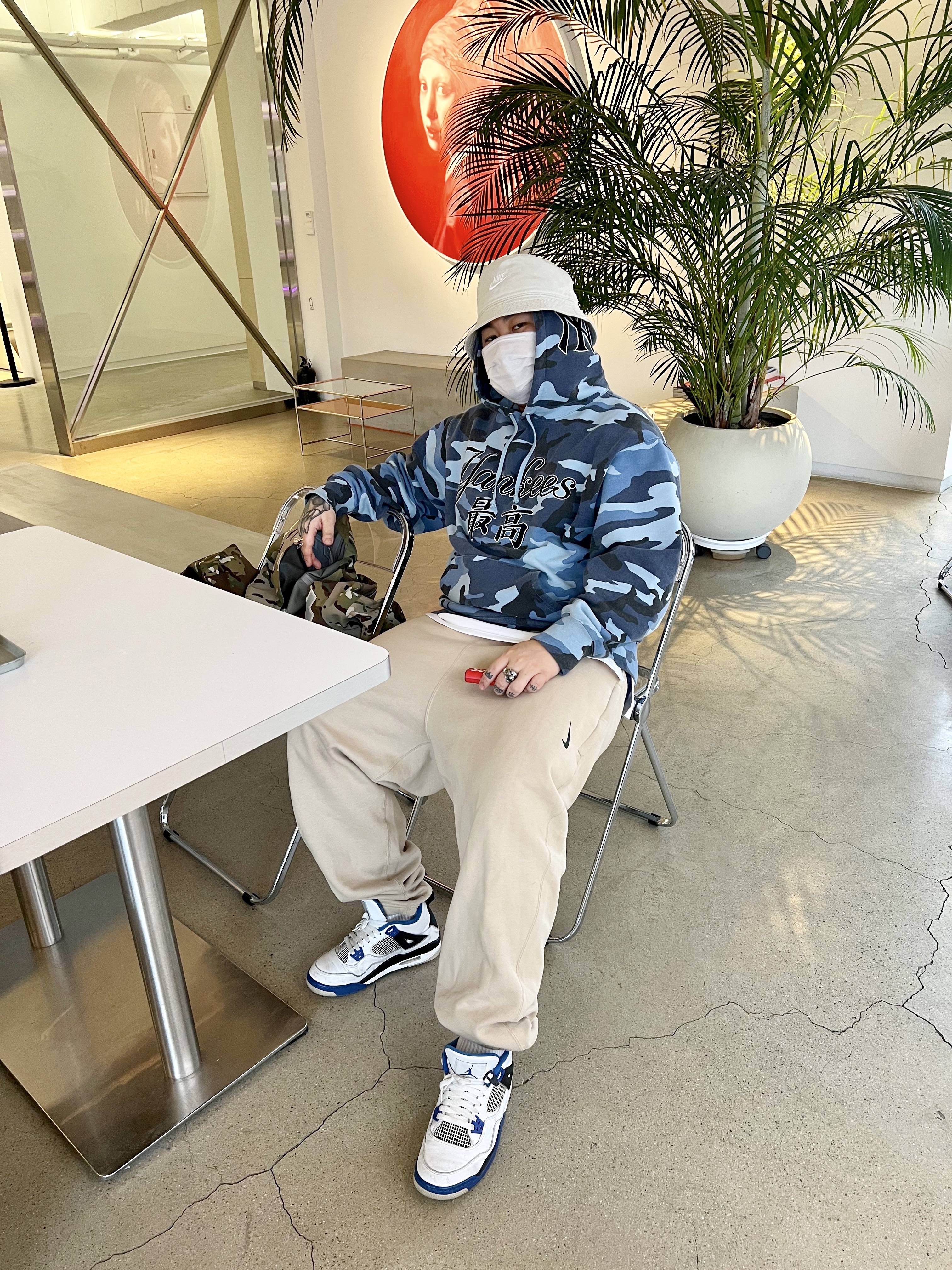 Jordan 4 Retro Motorsports 2017, Nike x Billie Eilish NRG Fleece Pants Mushroom - US/EU 착용 스타일
