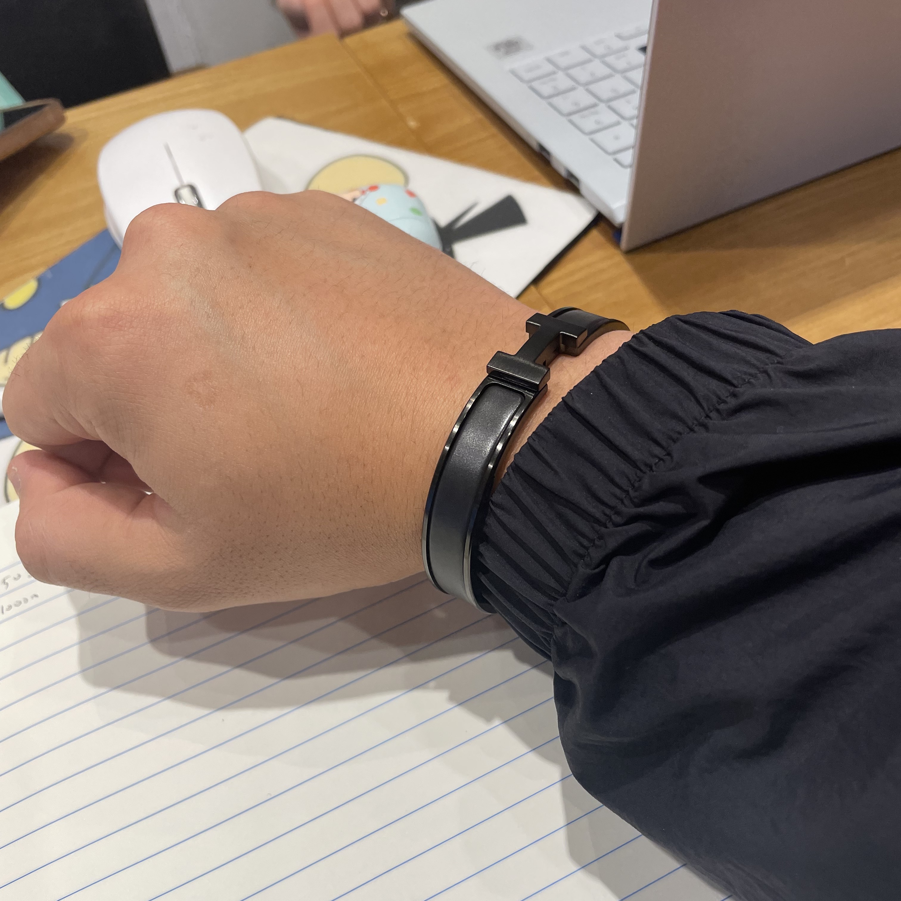 Hermes Clic HH Bracelet So Black & Noir Mat 착용 스타일