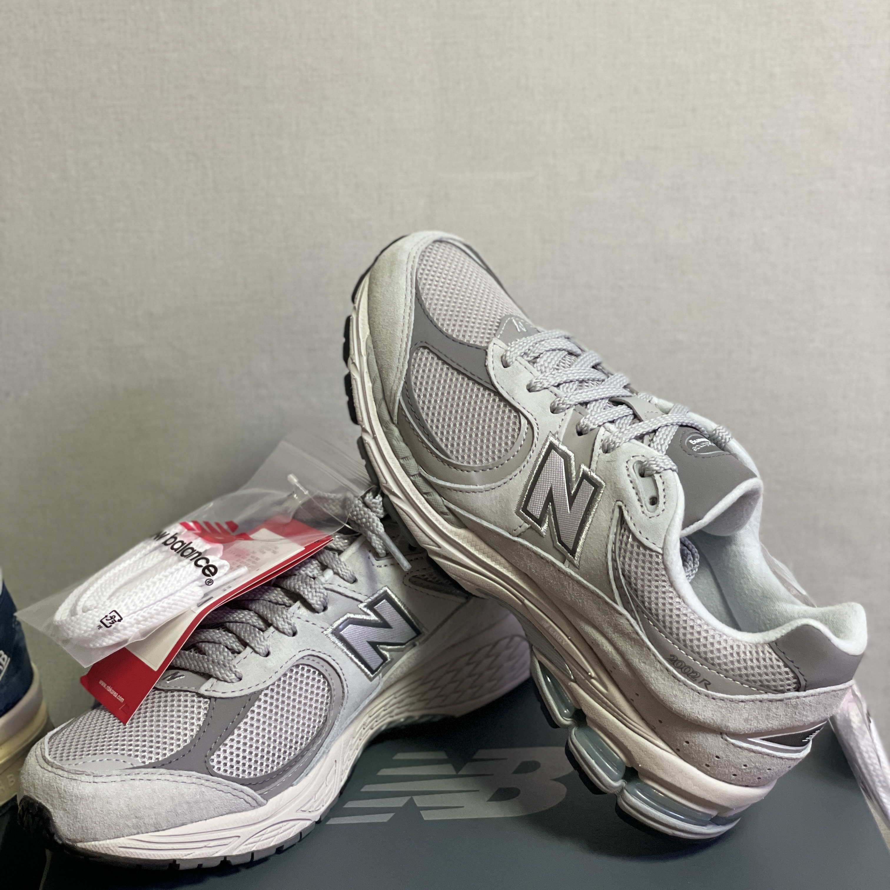 New Balance 2002R T2 Gray 착용 스타일 - 2