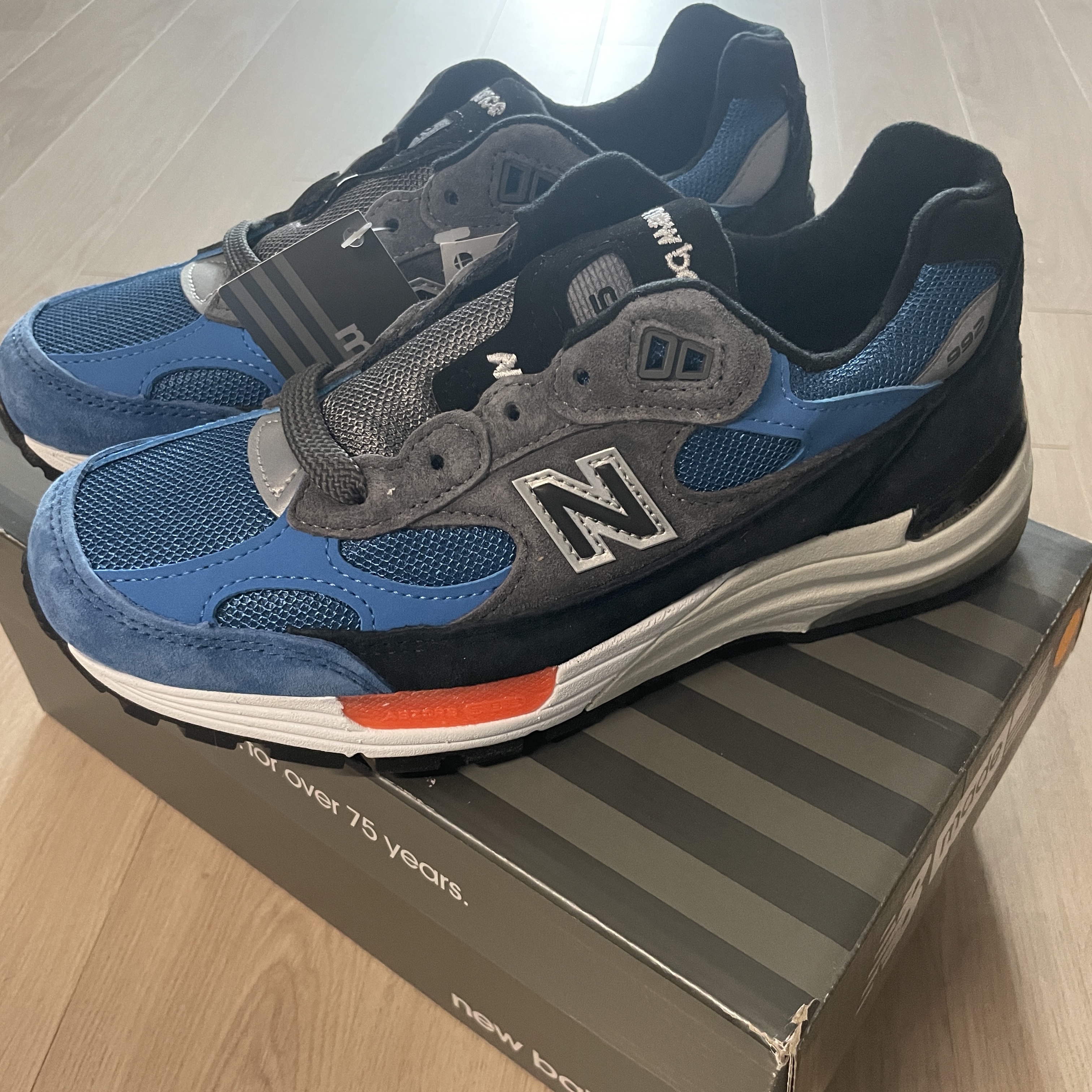 New Balance 992 Made in USA Blue Grey 착용 스타일 - 2