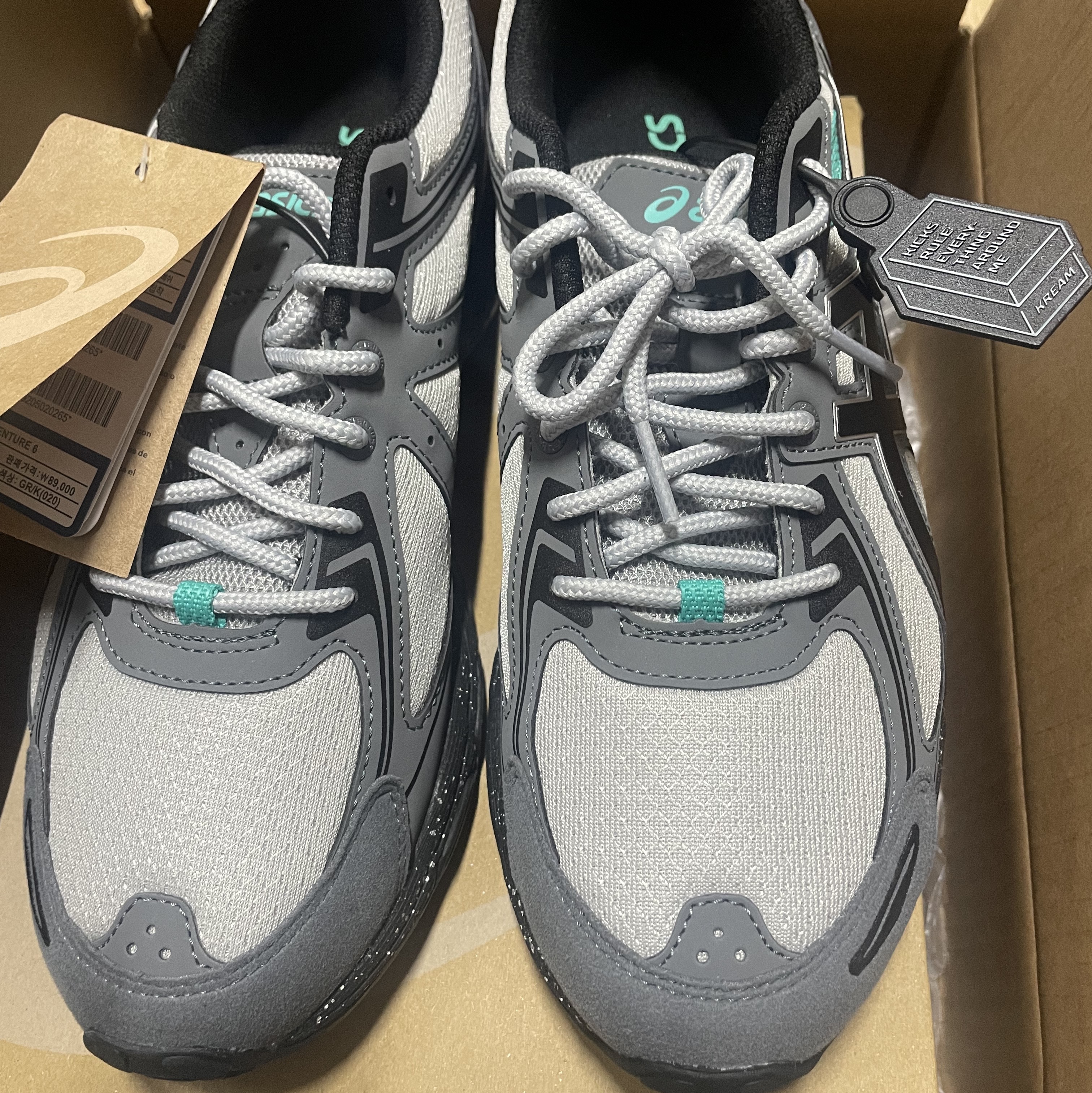 Asics Gel-Venture 6 Mid Grey Black 착용 스타일 - 2