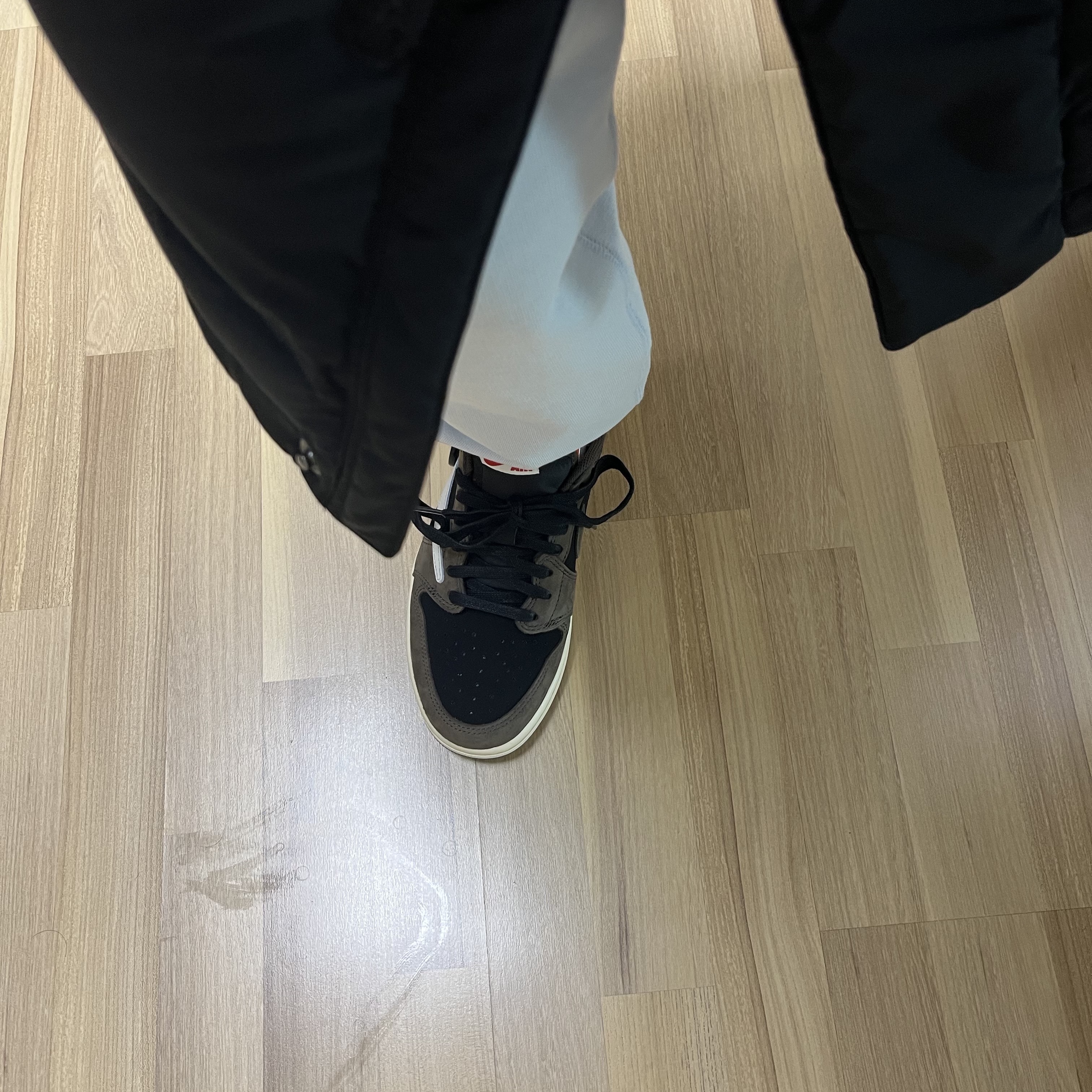 Jordan 1 x Travis Scott Retro Low OG SP Mocha 착용 스타일
