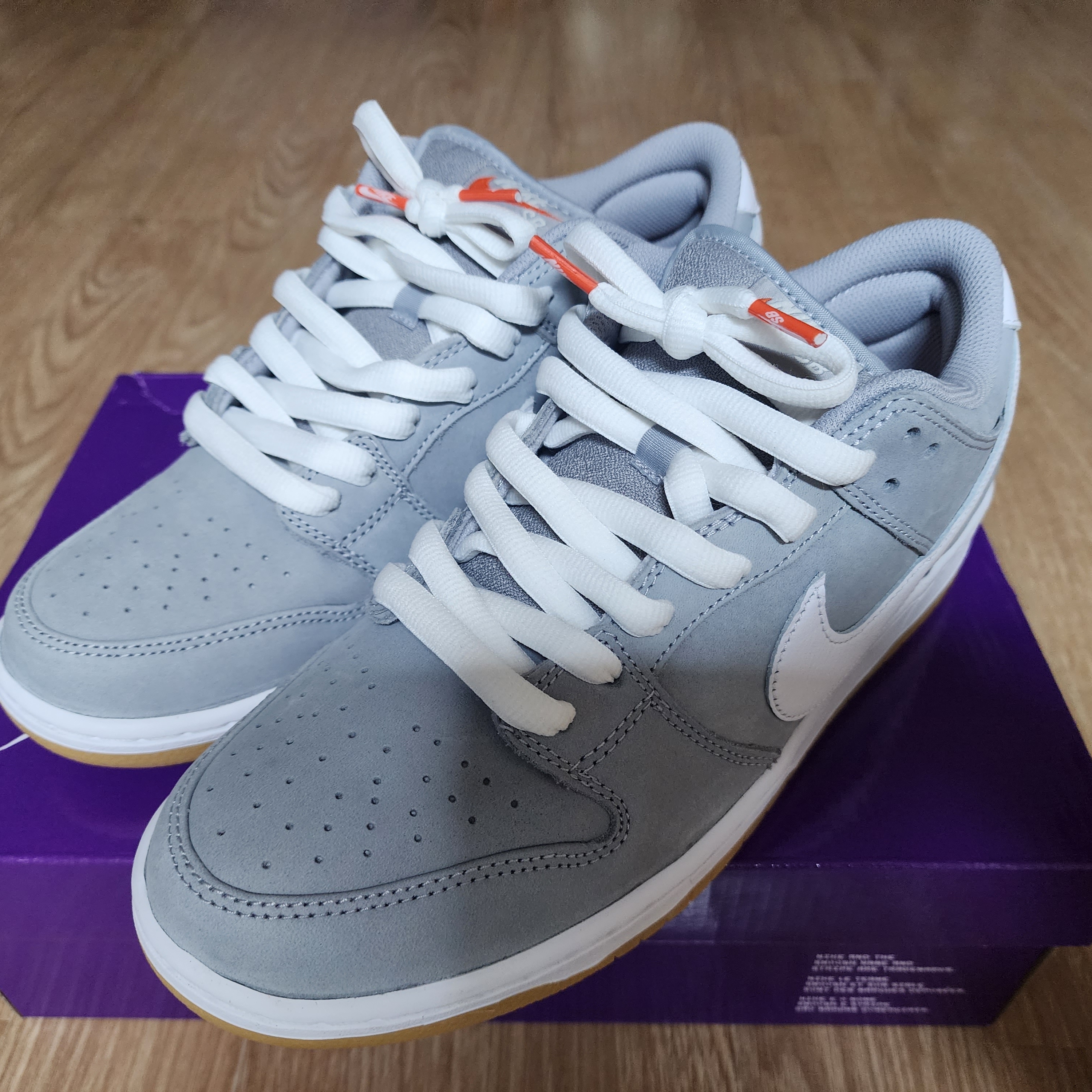 Nike Dunk Low Pro SB Wolf Grey White 착용 스타일