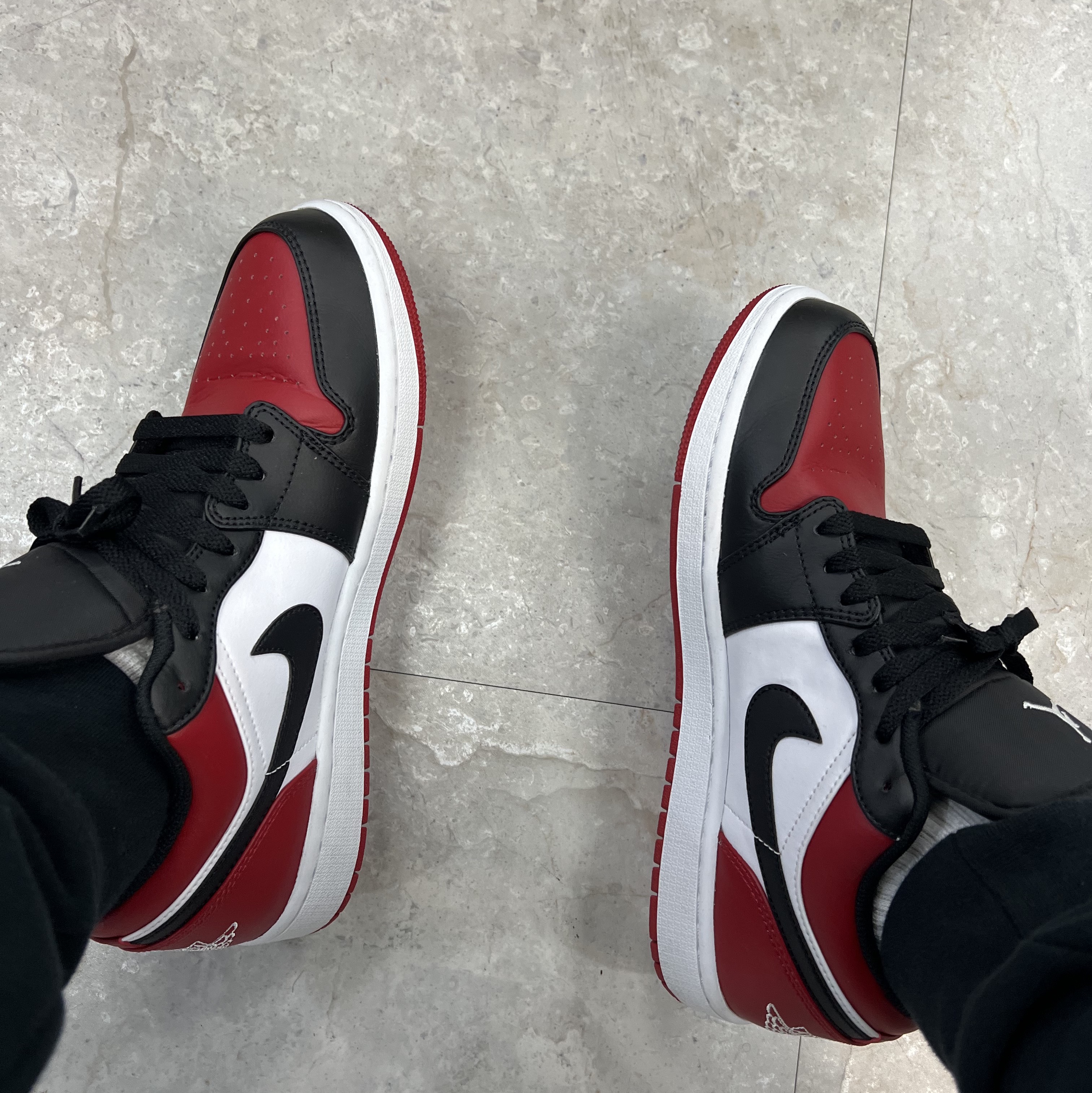 Jordan 1 Low Bred Toe 착용 스타일 - 2