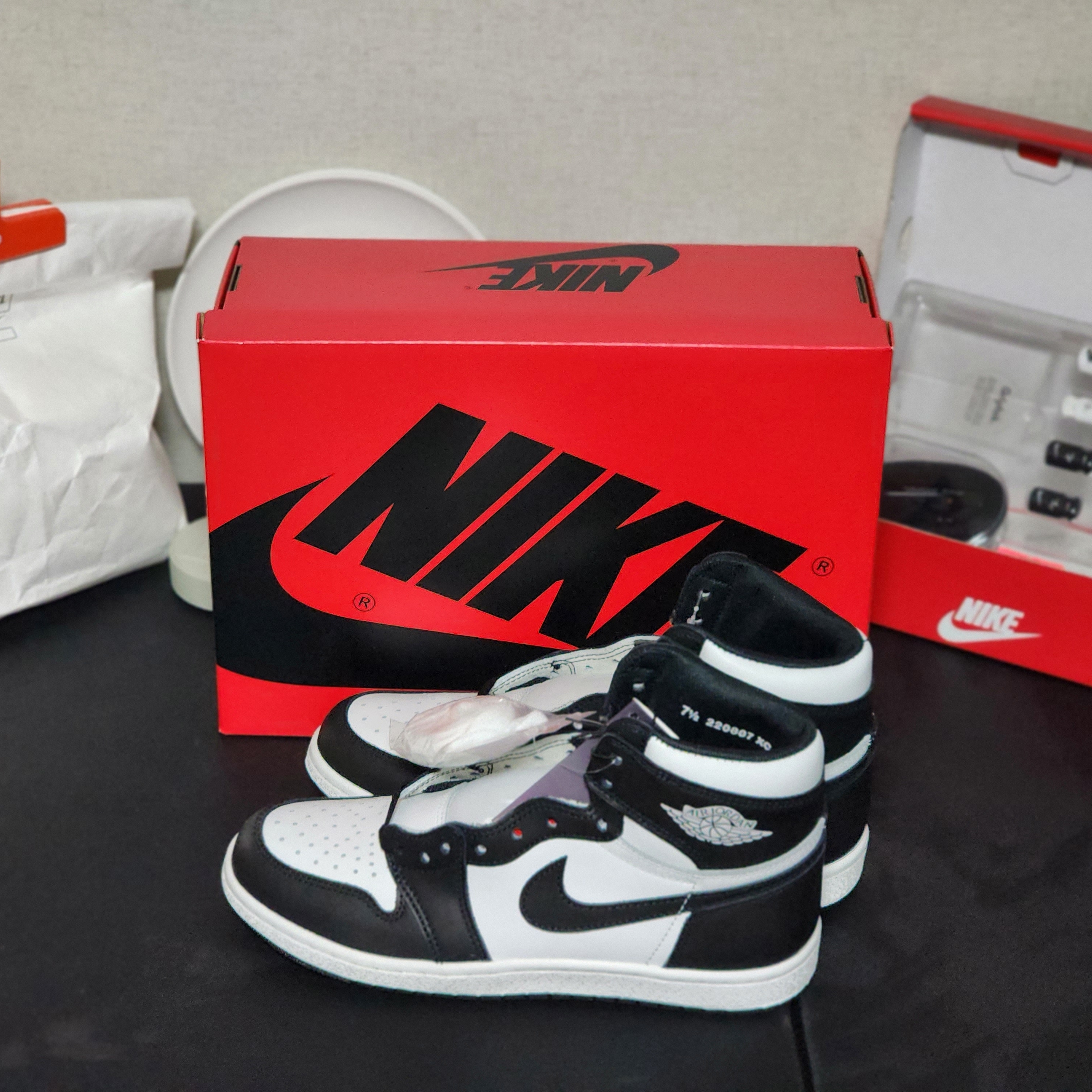 Jordan 1 High 85 Black White, Jordan 1 Retro High OG Chicago 2022 착용 스타일 - 3