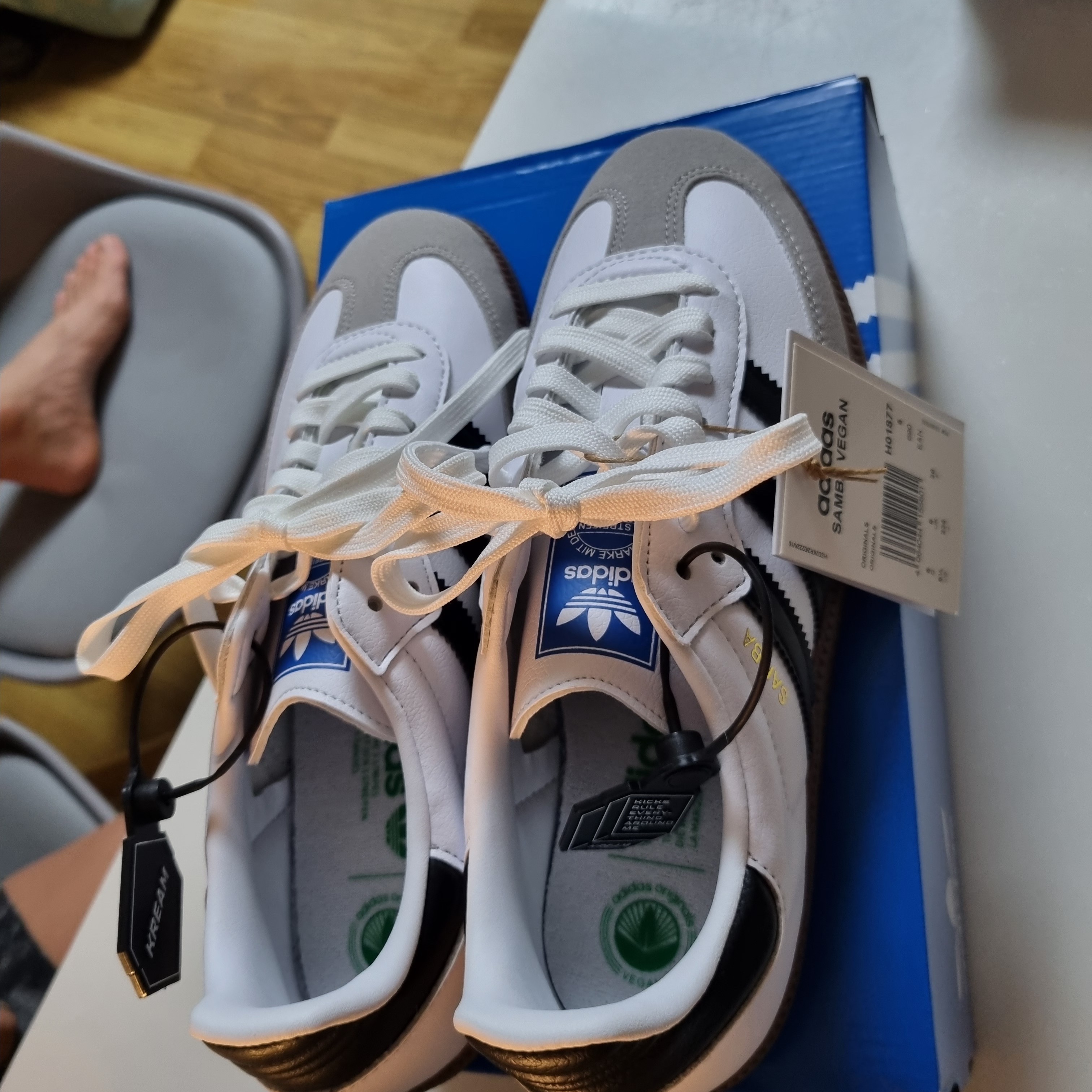 Adidas Samba Vegan White Black 착용 스타일 - 3