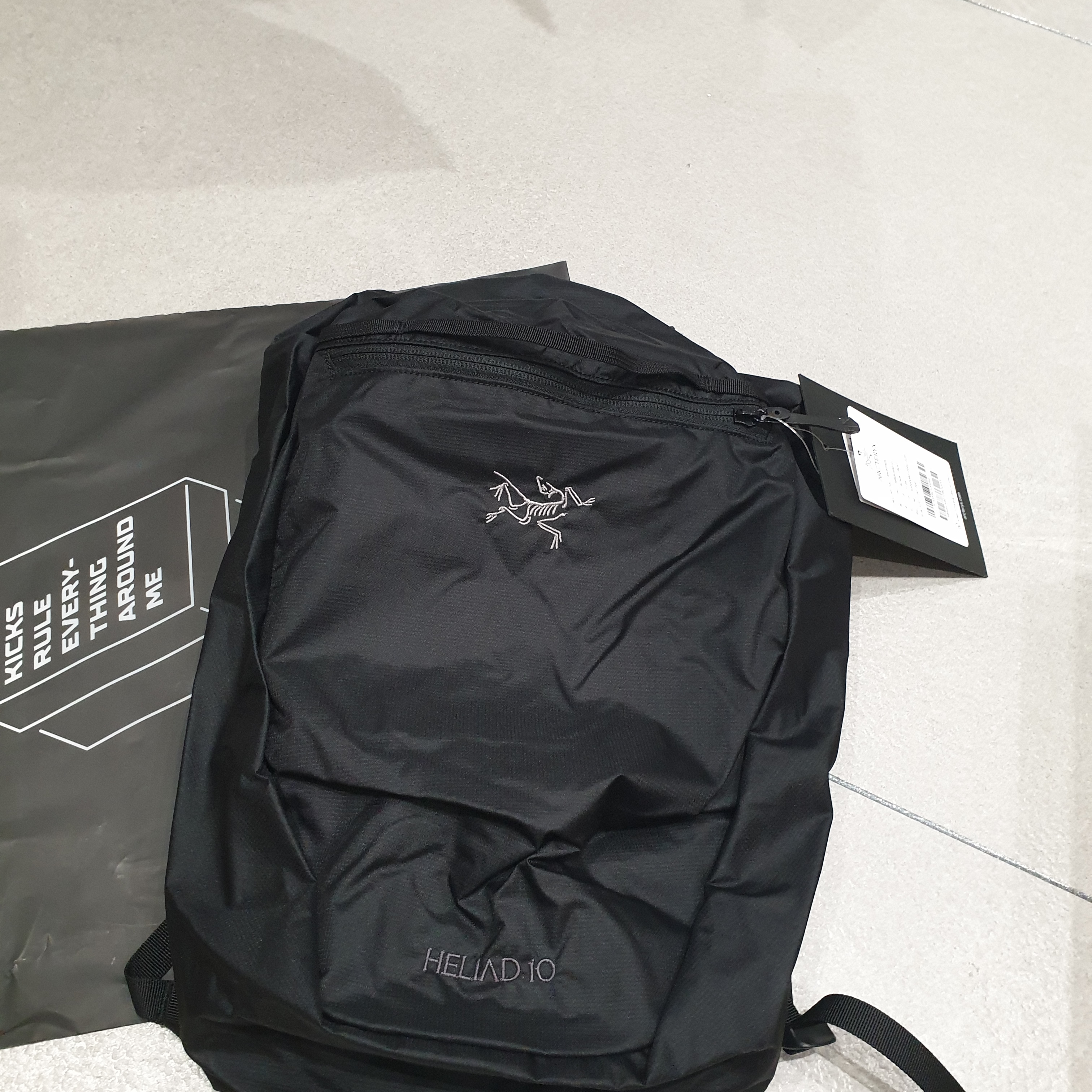 Arc'teryx Heliad 10 Backpack Black 착용 스타일 - 1