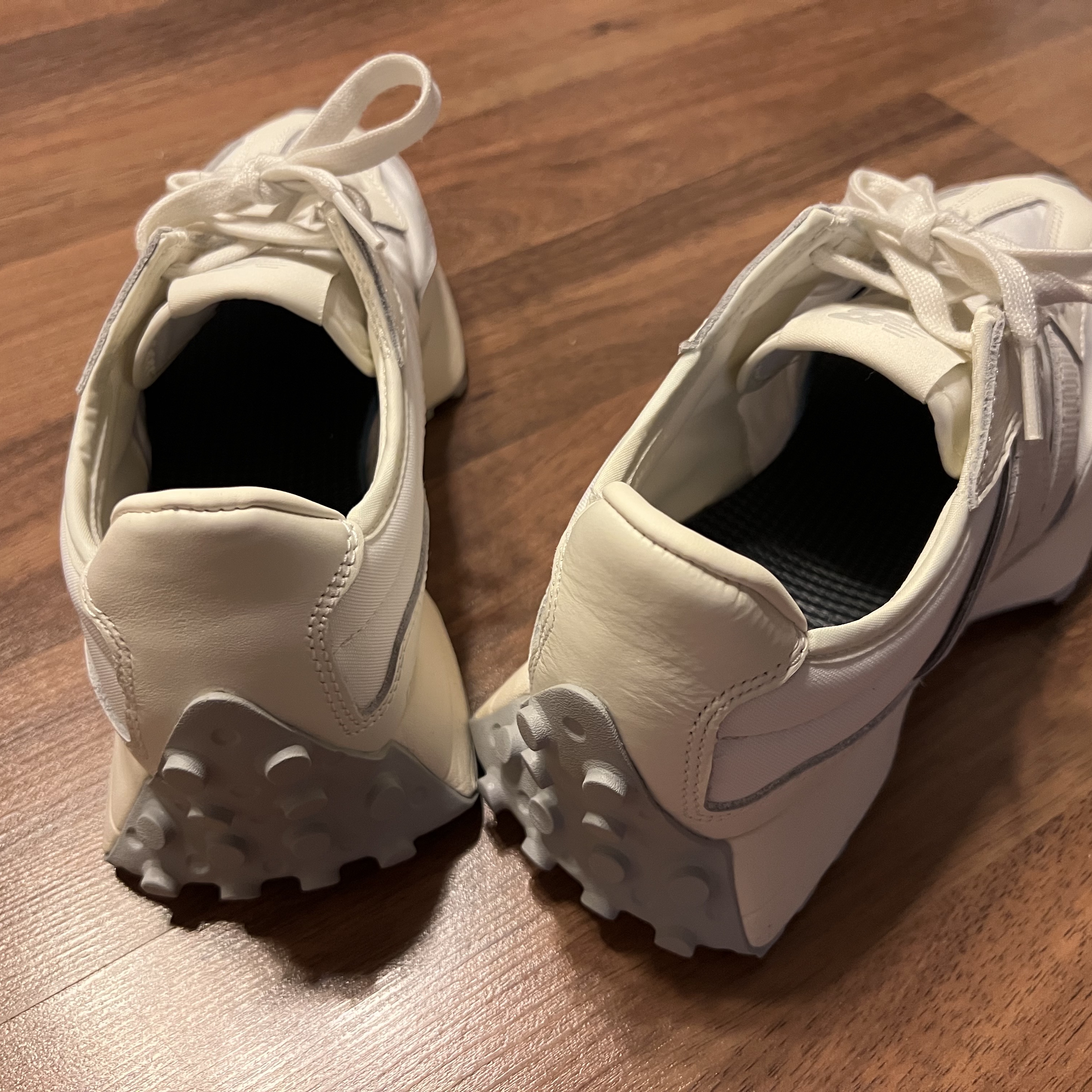 New Balance 327 Shifted White Pack 착용 스타일 - 3