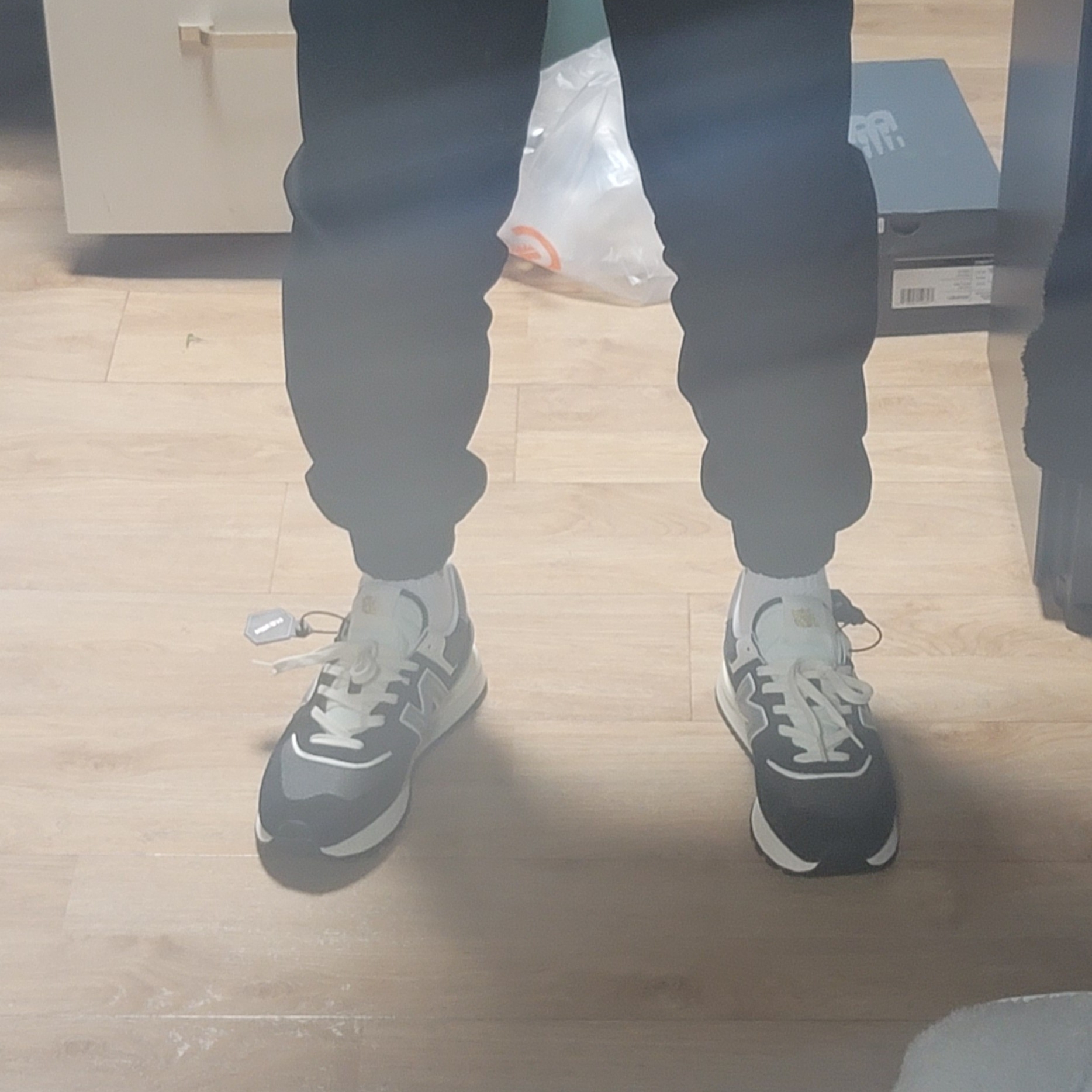 New Balance 574 Legacy Black 착용 스타일 - 3