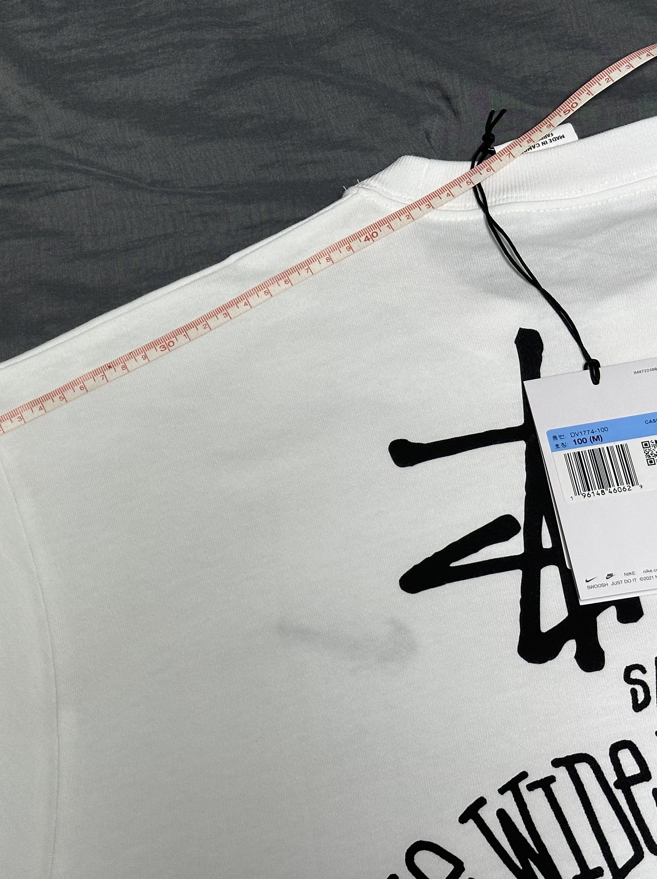 Nike x Stussy T-Shirt White (DV1774-100) 착용 스타일 - 3