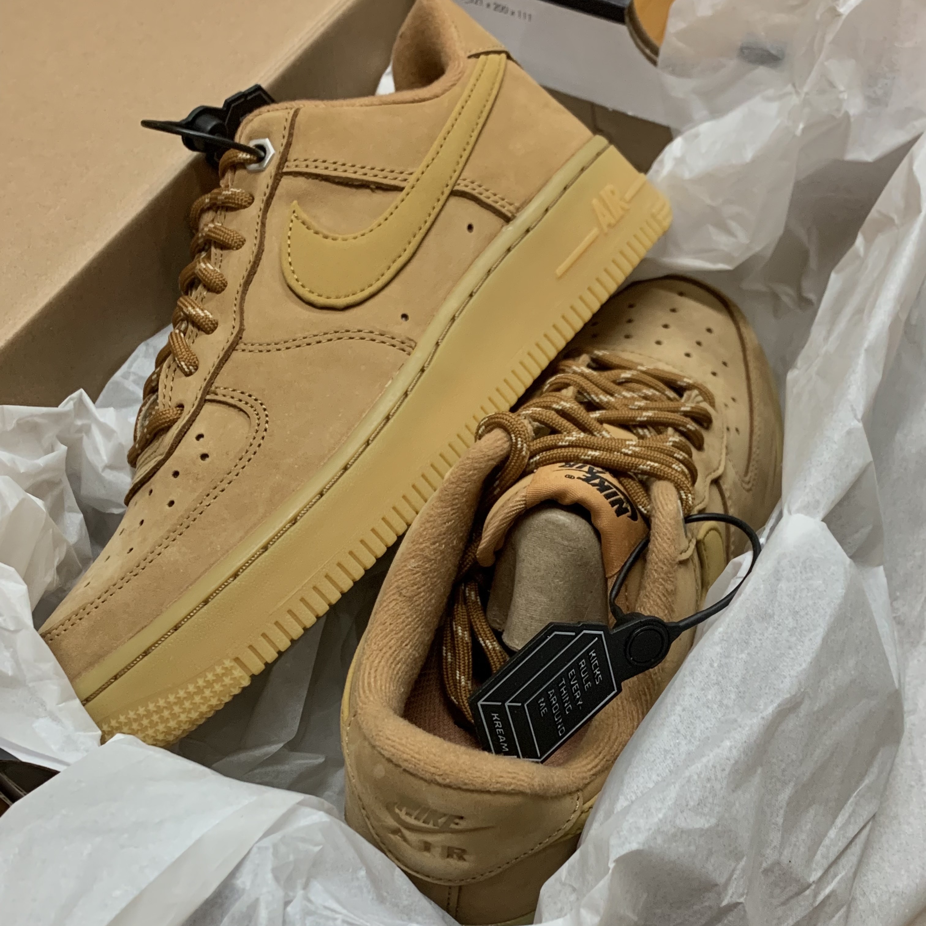 Nike Air Force 1 '07 WB Flax 착용 스타일