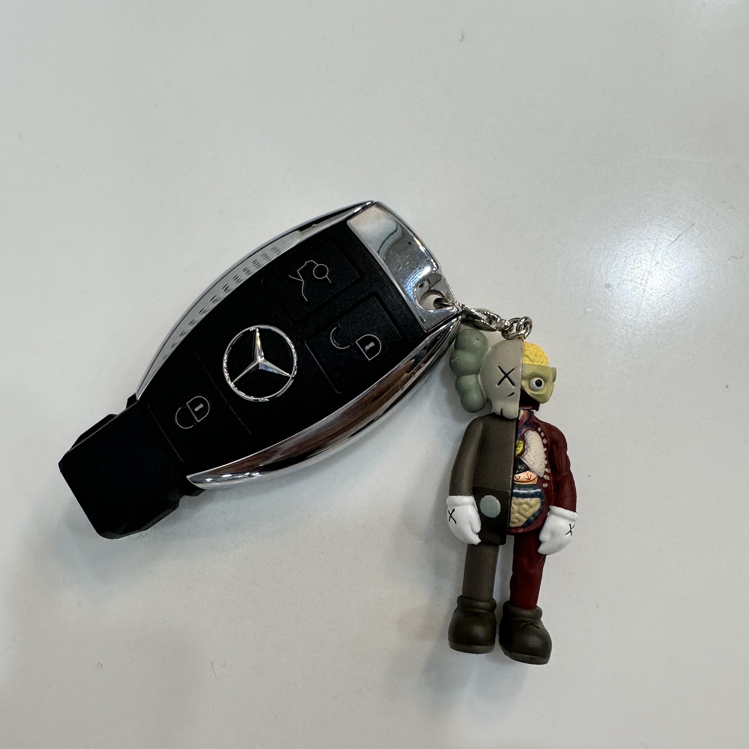 Kaws Tokyo First Companion Flayed Keychain Brown 착용 스타일