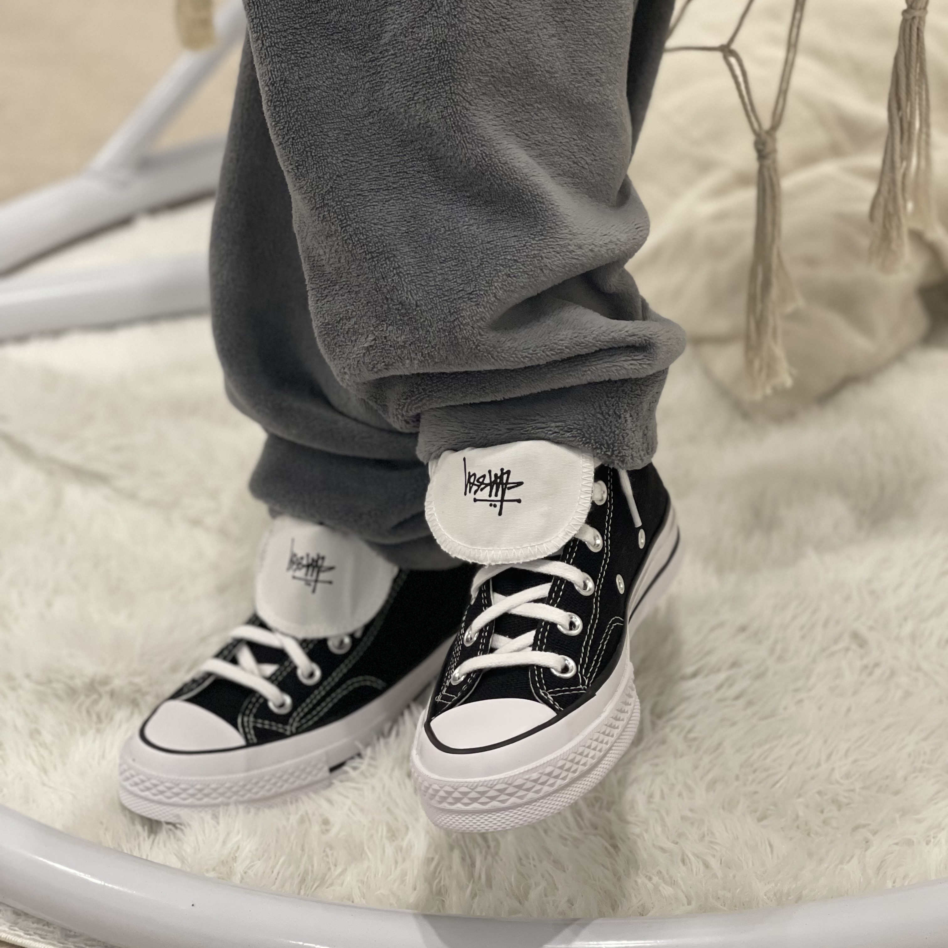 Converse x Stussy Chuck 70 High Black 착용 스타일 - 1