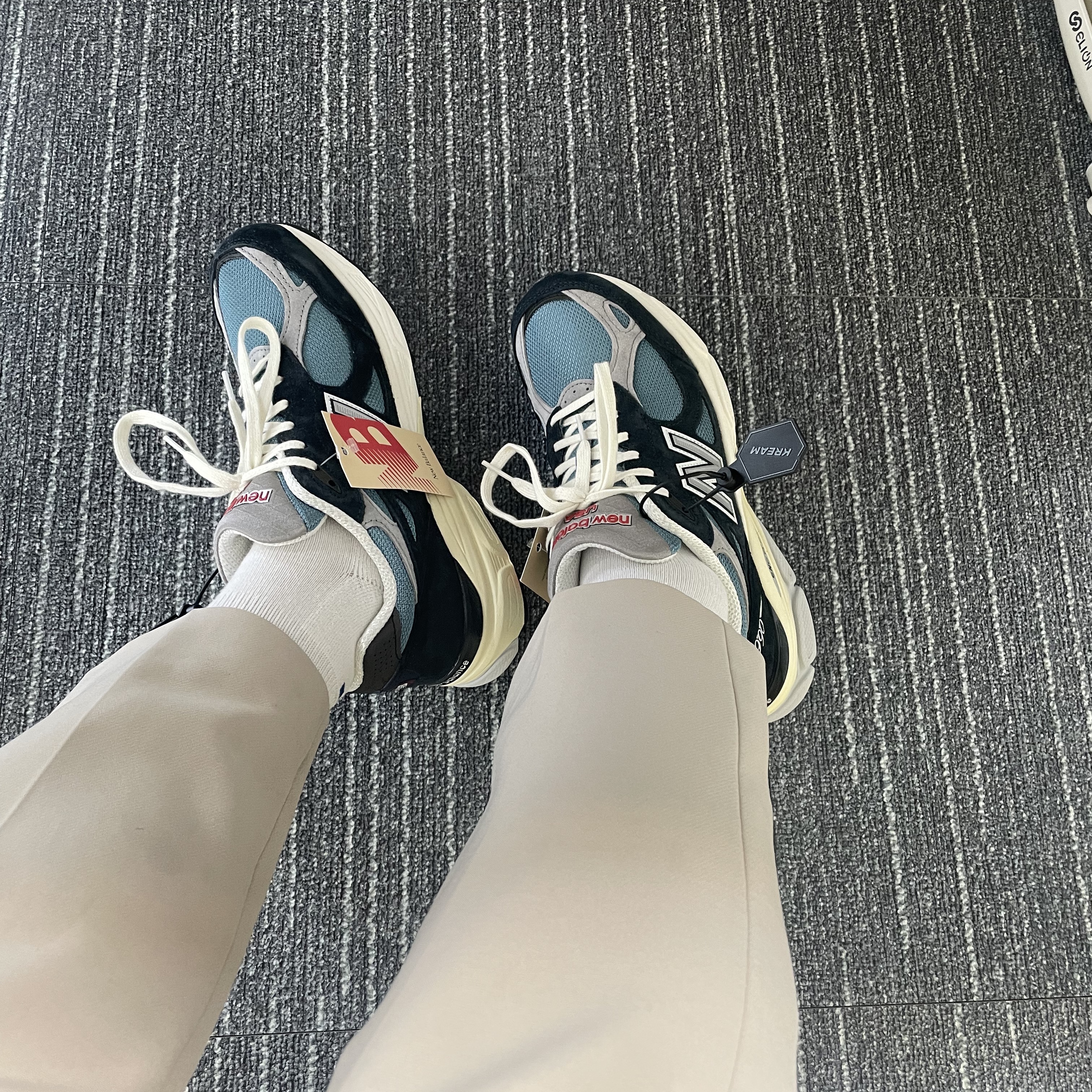 New Balance 990v3 Made in USA Navy Spring Tide 착용 스타일 - 2