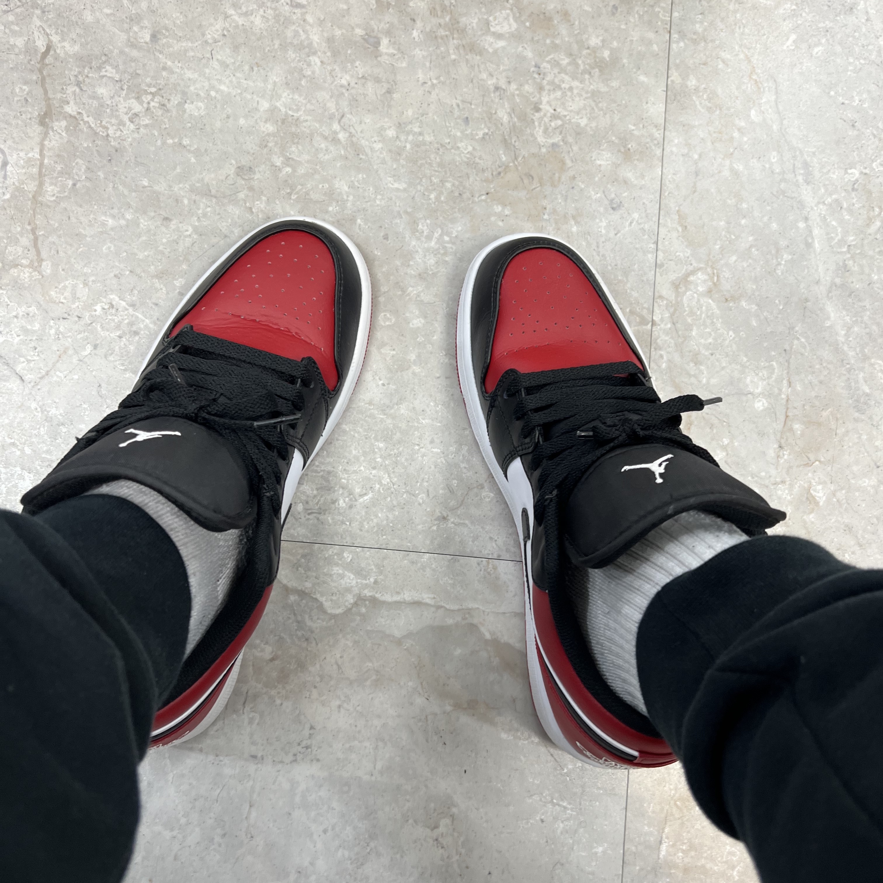 Jordan 1 Low Bred Toe 착용 스타일 - 3