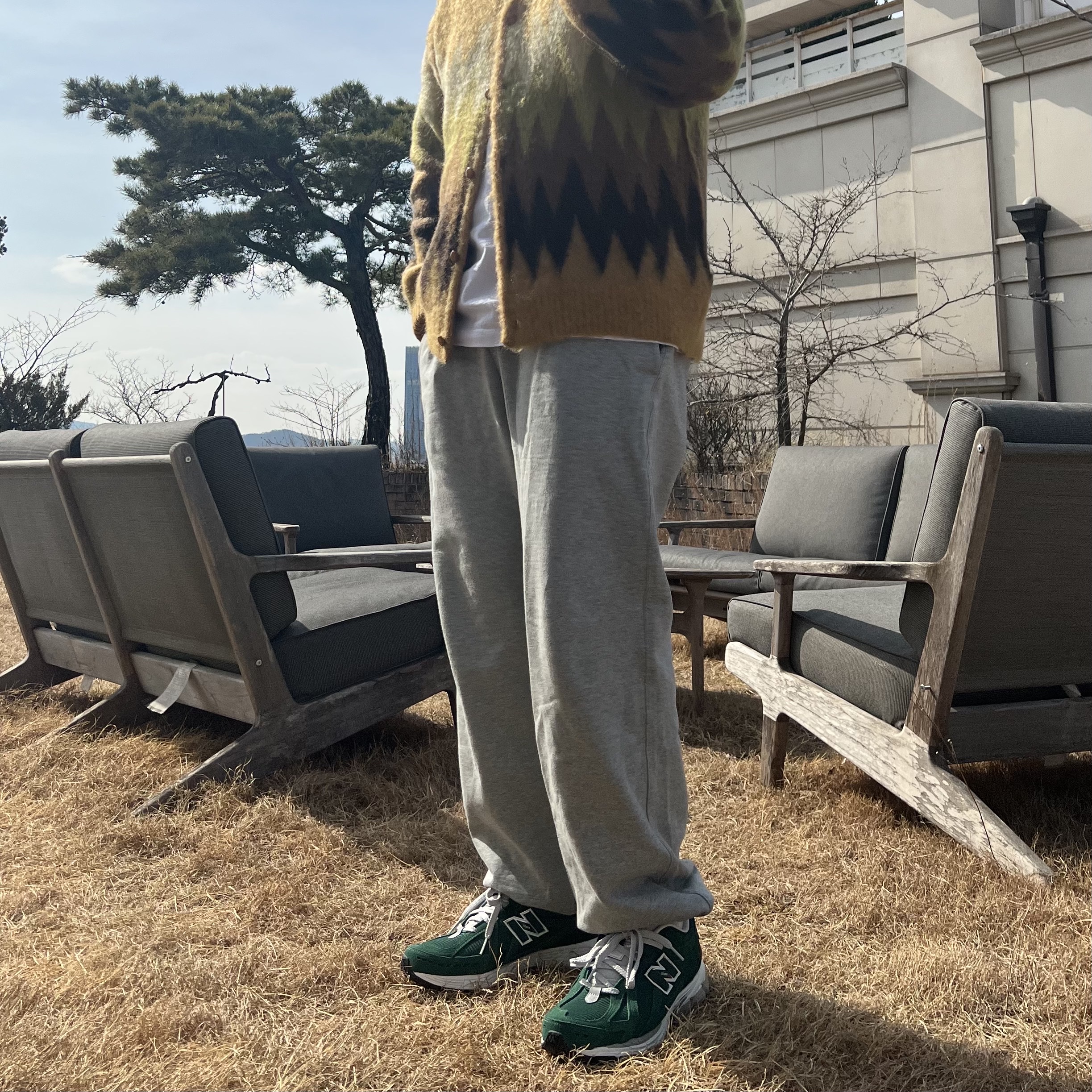 New Balance 1906R Nightwatch Green, Needles Mohair Cardigan Zigzag Taupe 착용 스타일 - 1