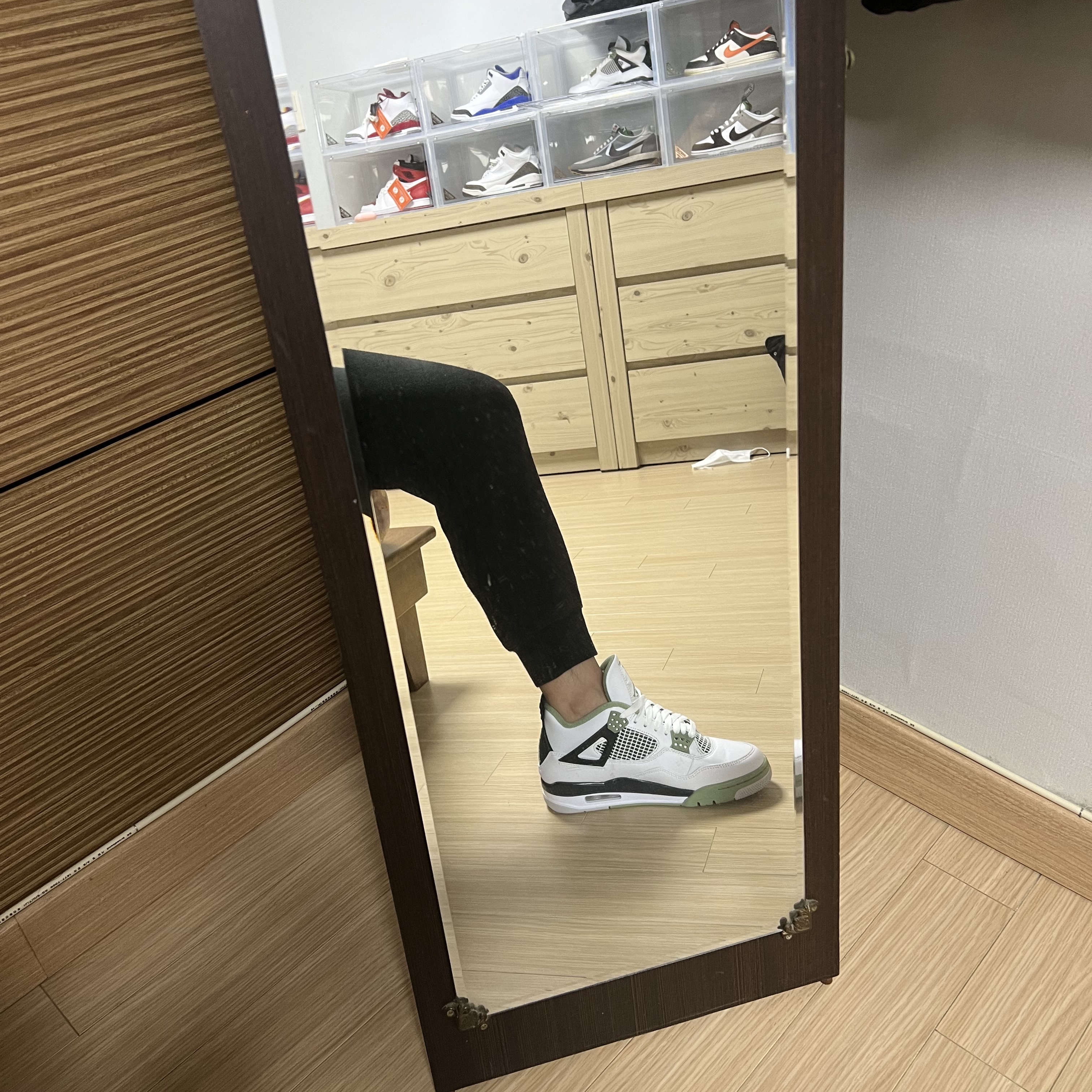 (W) Jordan 4 Retro Oil Green 착용 스타일
