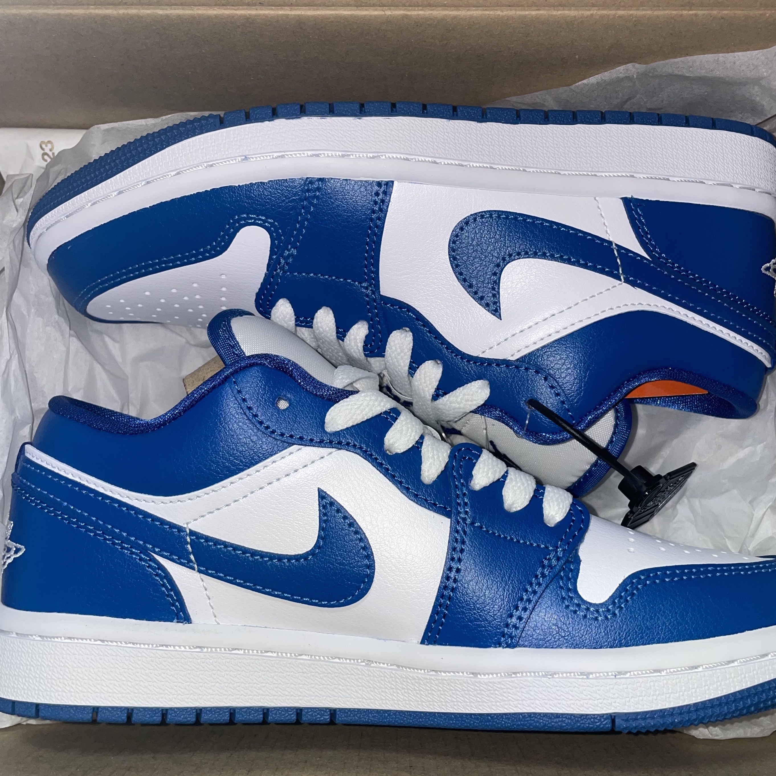 (W) Jordan 1 Low White Dark Marina Blue 착용 스타일