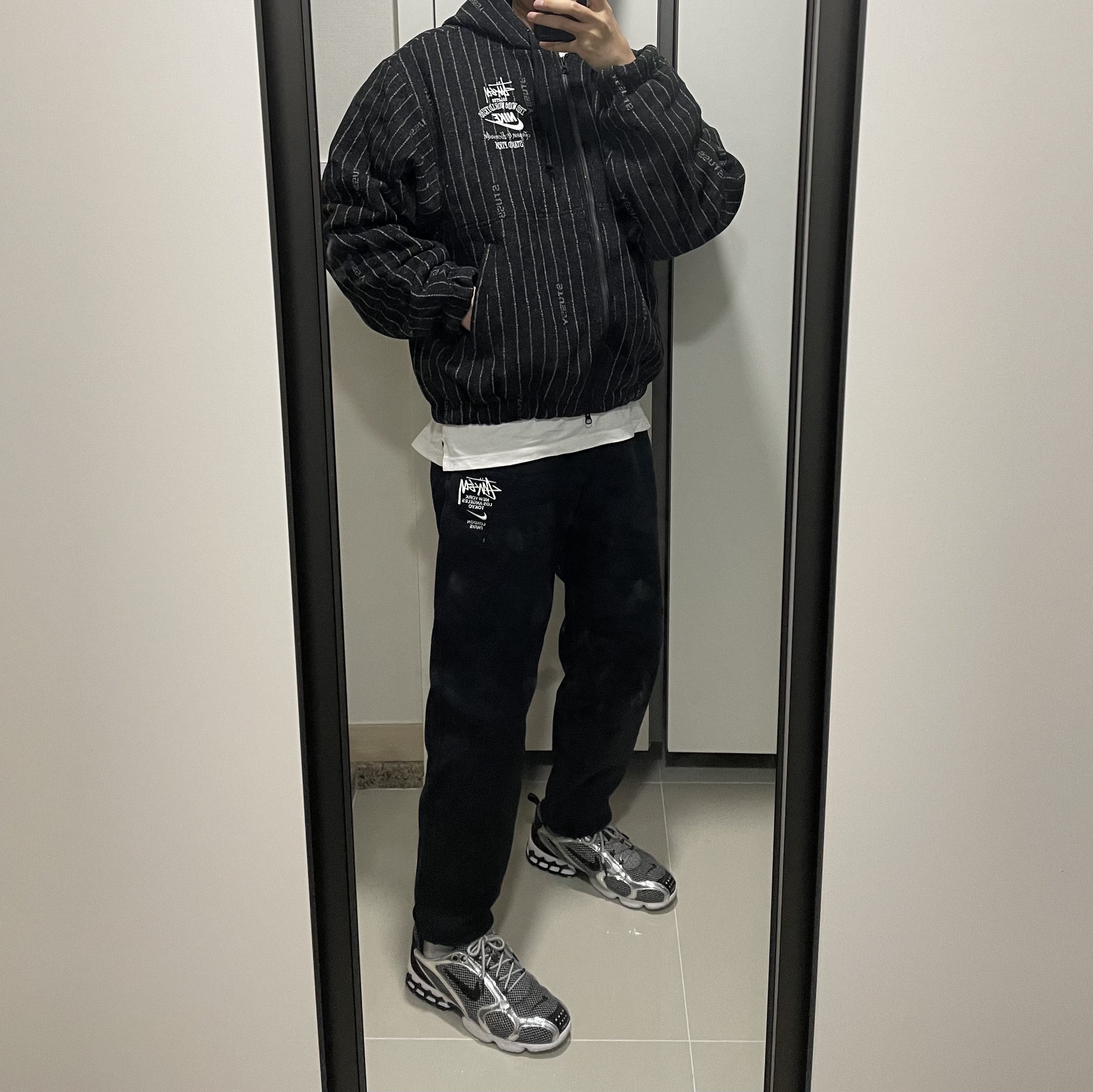 Nike x Stussy NRG Striped Wool Jacket Black (DR4023-010), Jordan 3 x Fragment Retro SP White Black 착용 스타일 - 2