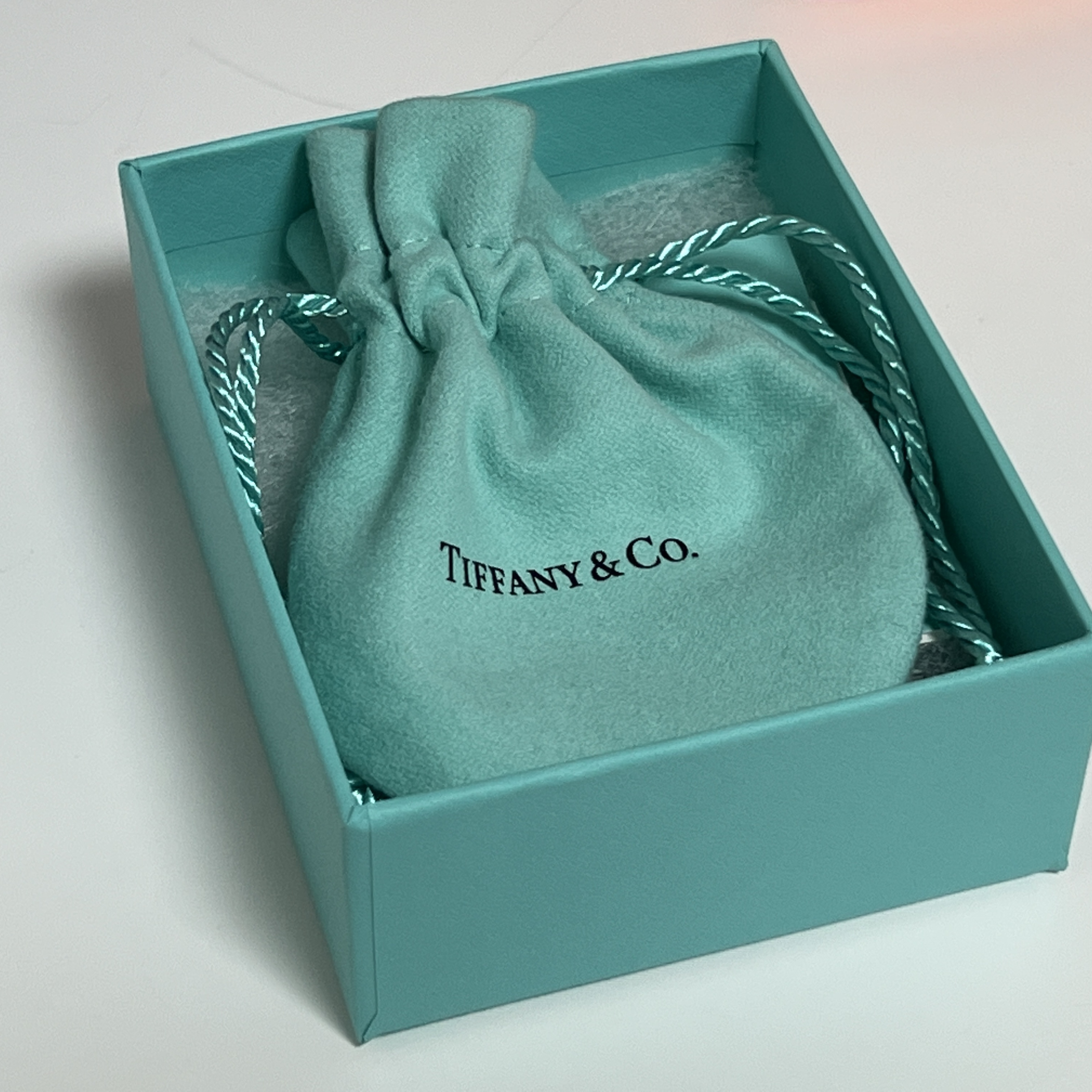 Tiffany & Co. Return To Tiffany Blue Double Heart Tag Pendant Mini Silver 착용 스타일 - 2