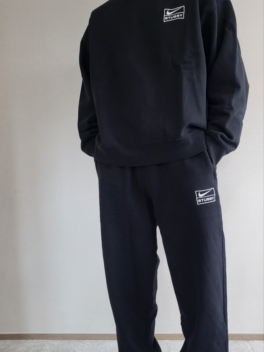 Nike x Stussy NRG Washed Fleece Crewneck Black (DO5310-010), Nike x Stussy NRG Washed Fleece Pants Black (DO5296-010) 착용 스타일 - 1
