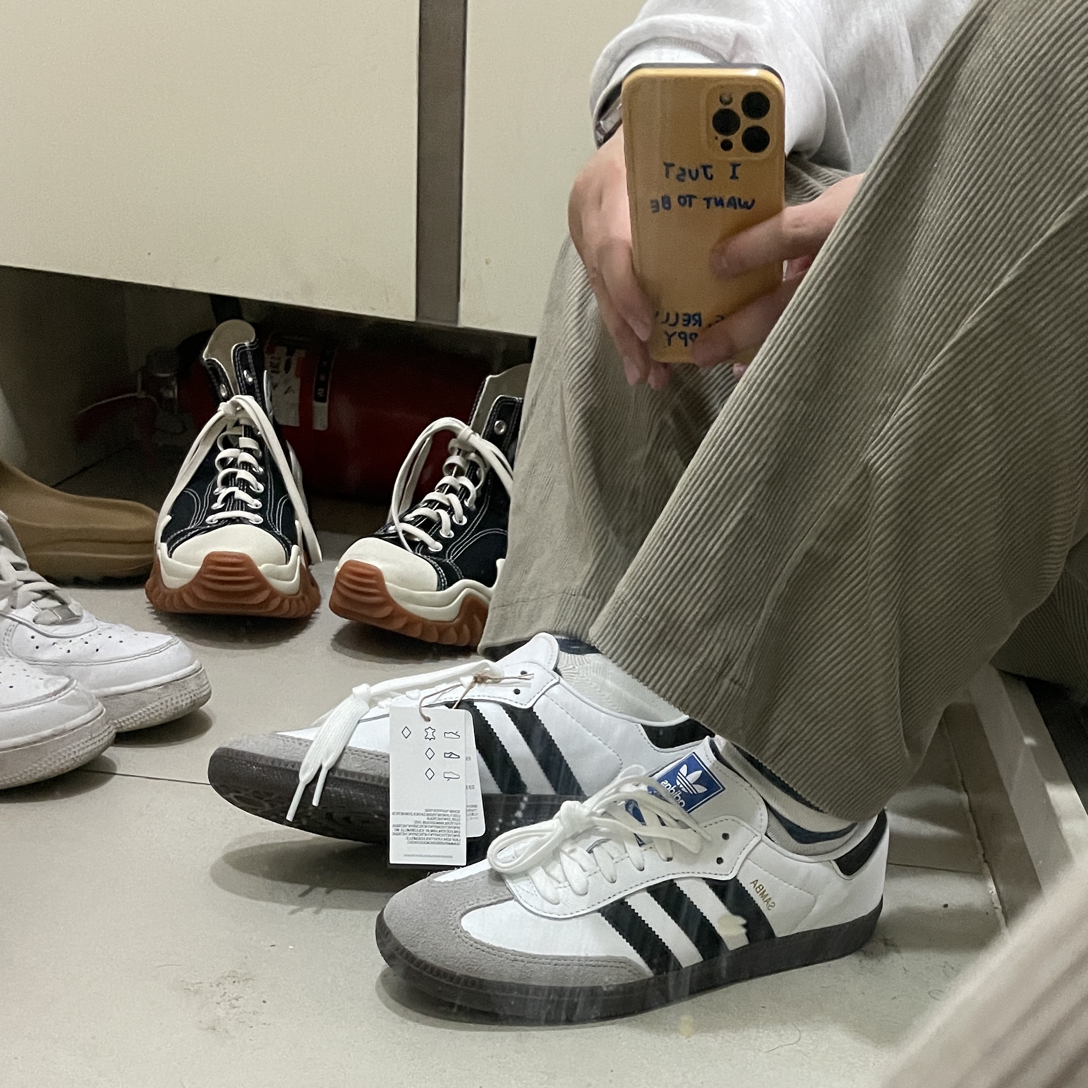 Adidas Samba OG Cloud White 착용 스타일 - 2