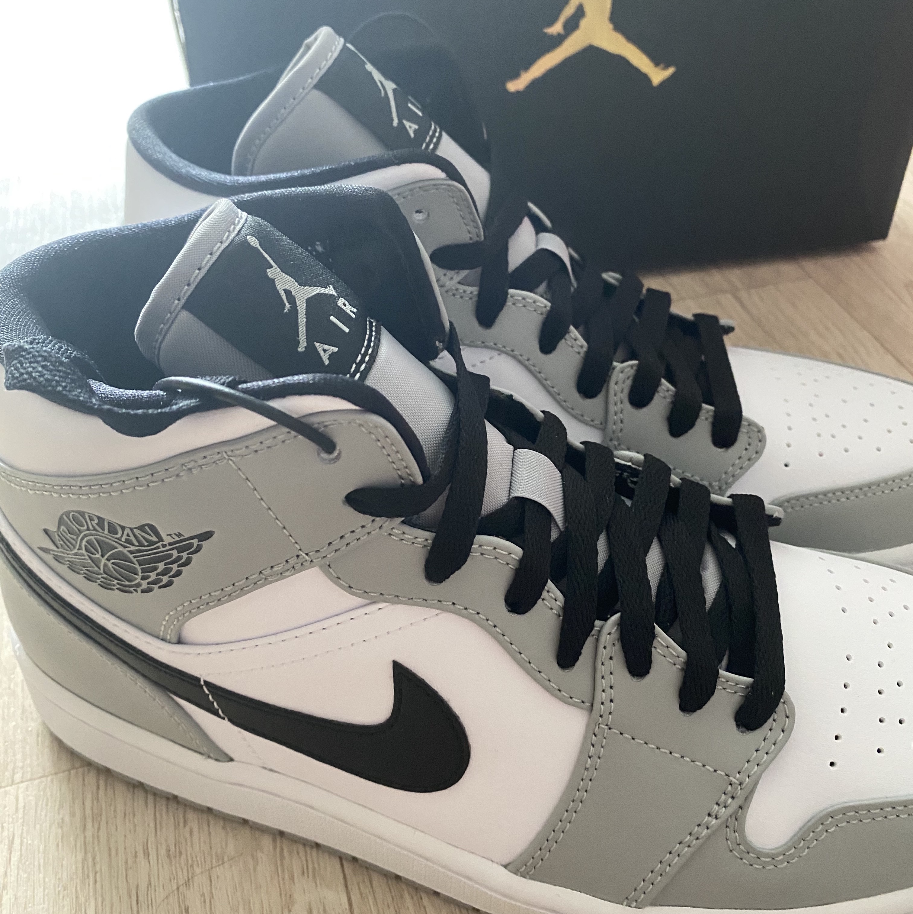 Jordan 1 Mid Light Smoke Grey 착용 스타일
