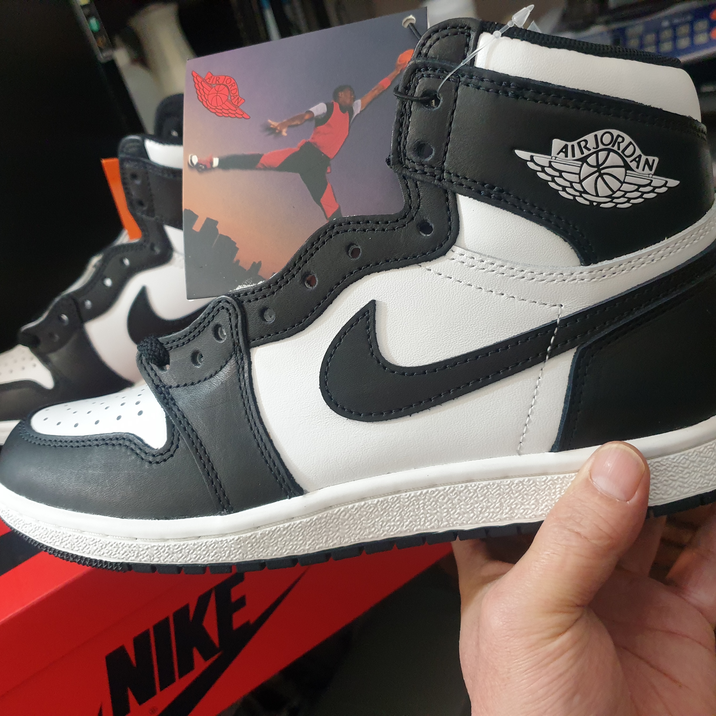 Jordan 1 High 85 Black White 착용 스타일 - 5