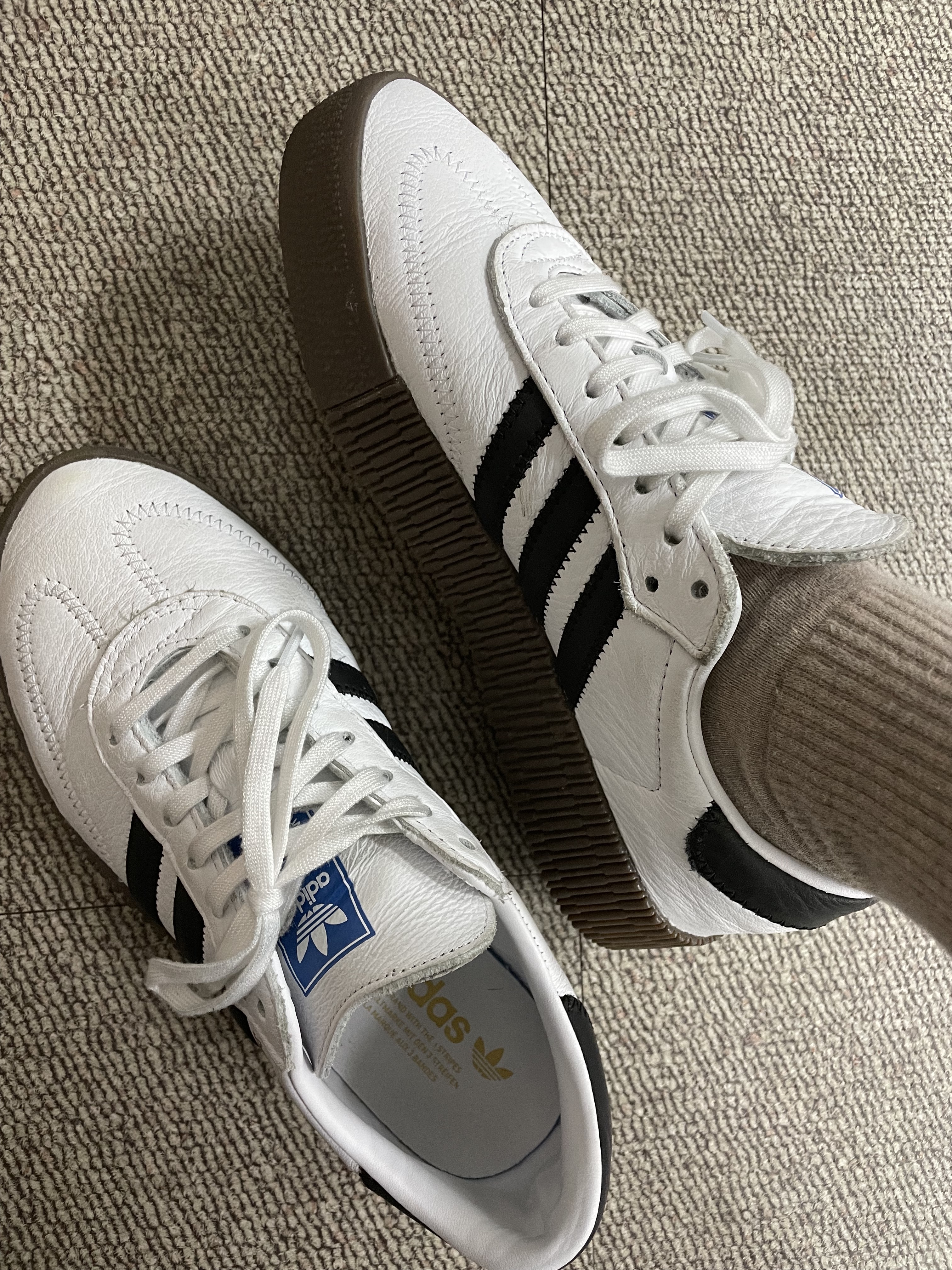 (W) Adidas Sambarose White Black Gum 착용 스타일