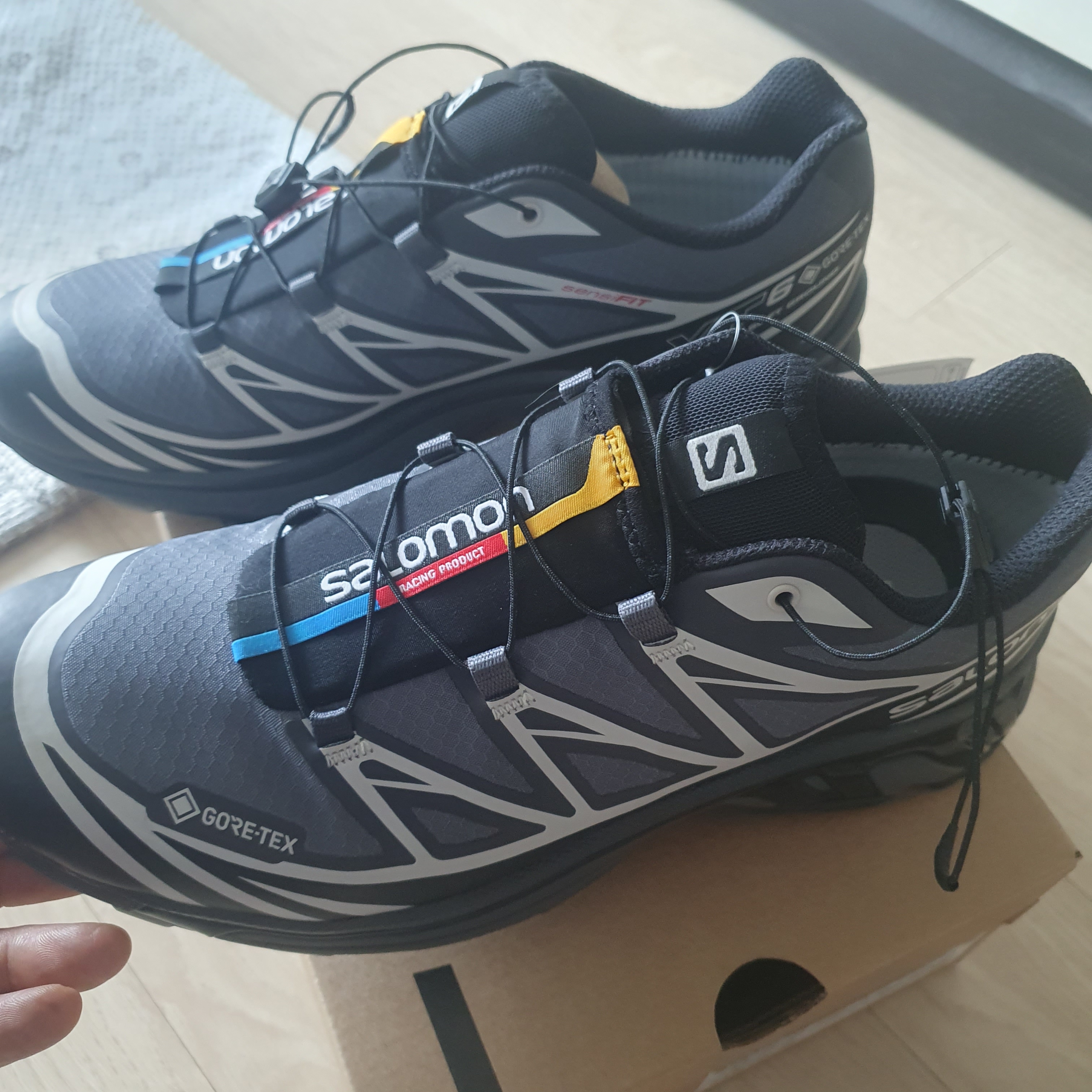 Salomon XT-6 Gore-Tex Black Ebony 착용 스타일 - 1