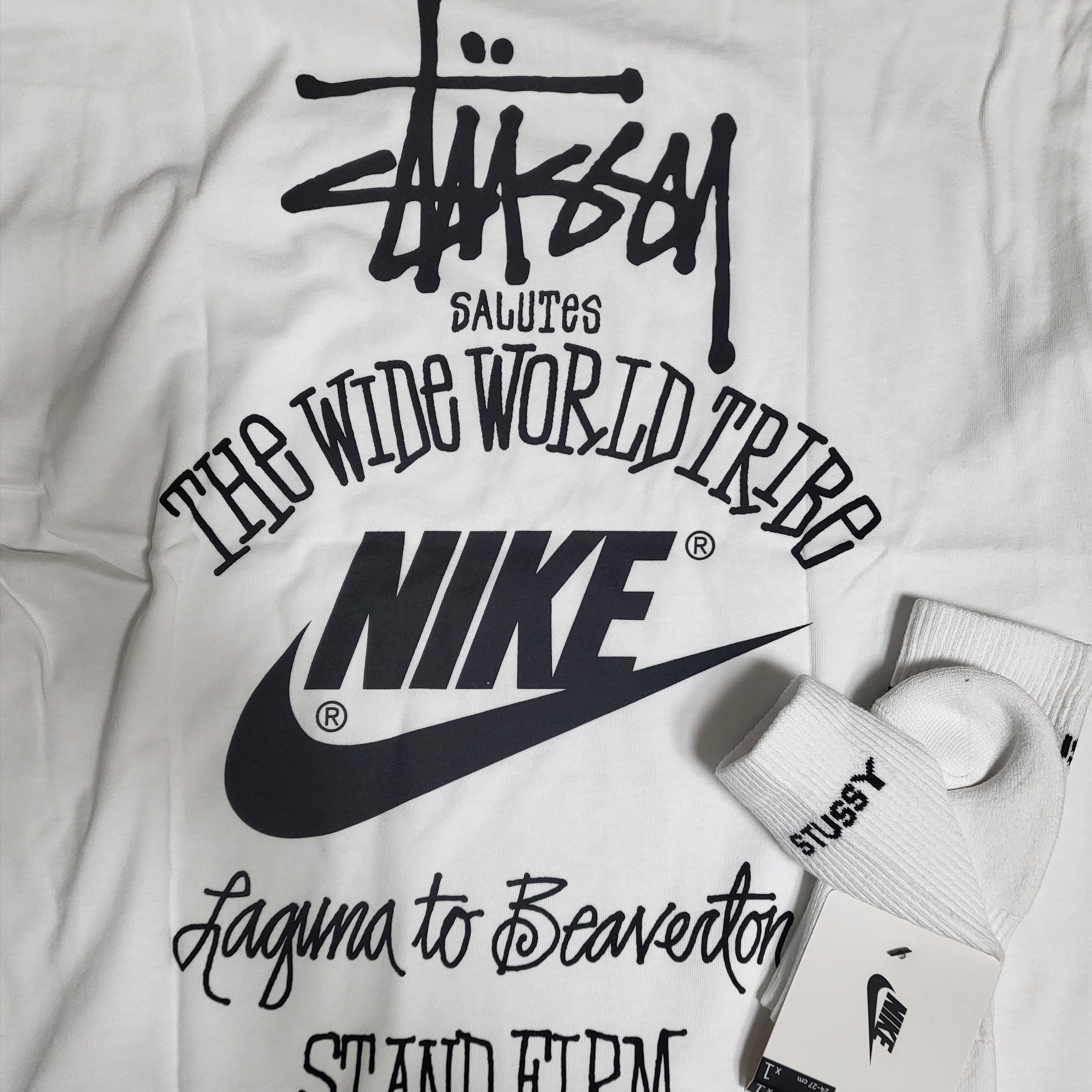 Nike x Stussy T-Shirt White (DV1774-100), Nike x Stussy NRG Crew Socks White Black 착용 스타일
