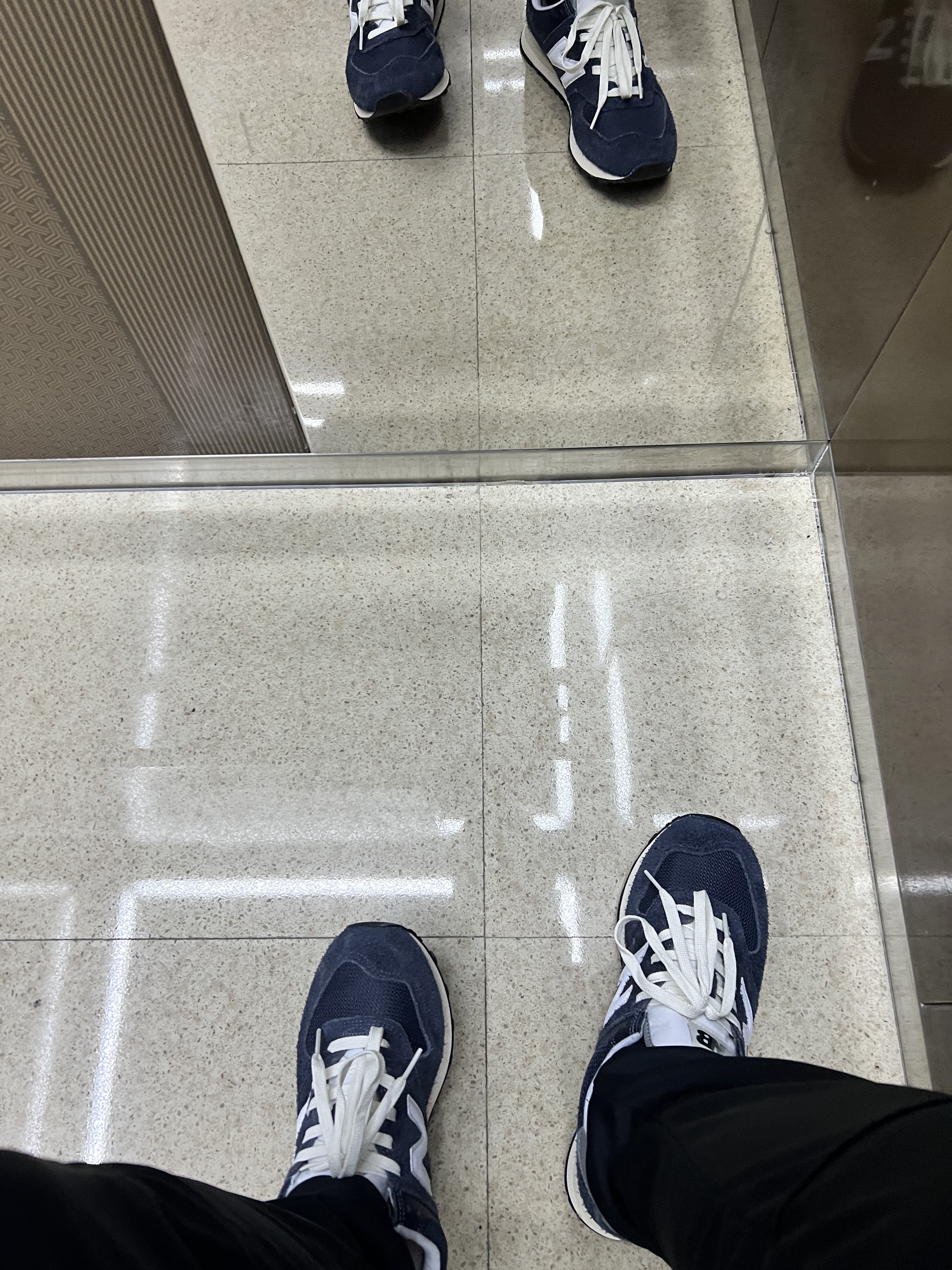 New Balance 574 Heritage Navy 착용 스타일