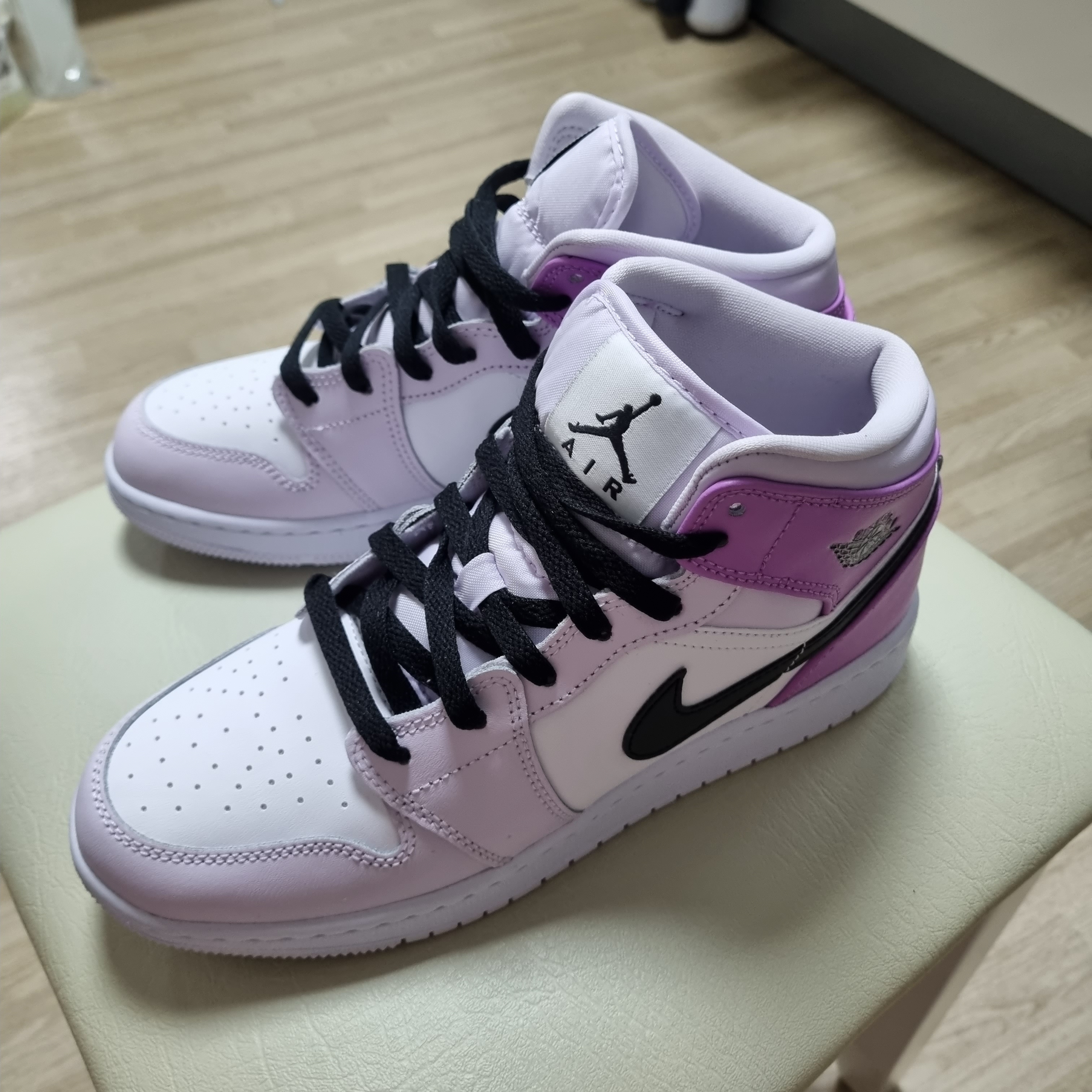 (GS) Jordan 1 Mid Barely Grape White 착용 스타일