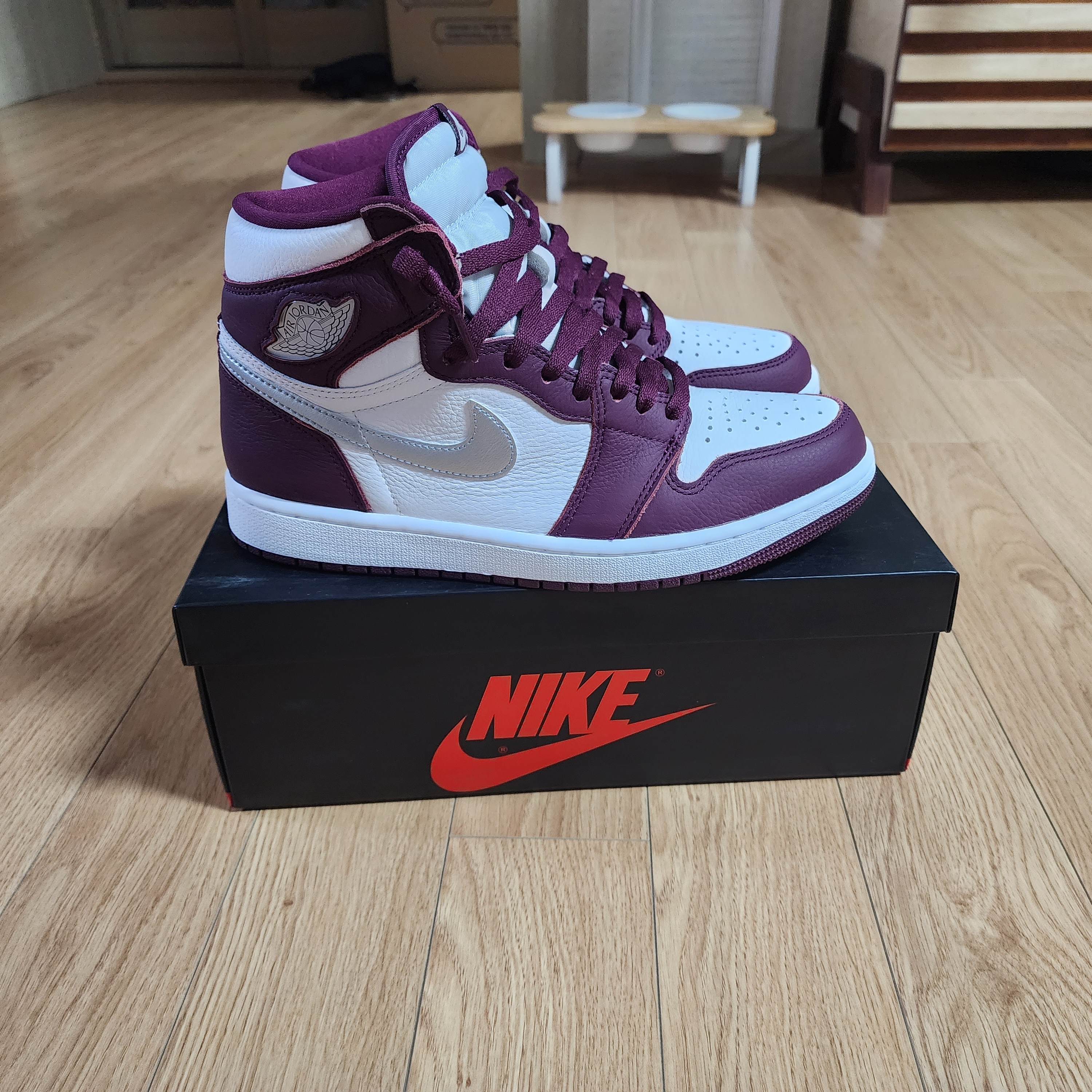Jordan 1 Retro High OG Bordeaux 착용 스타일 - 1