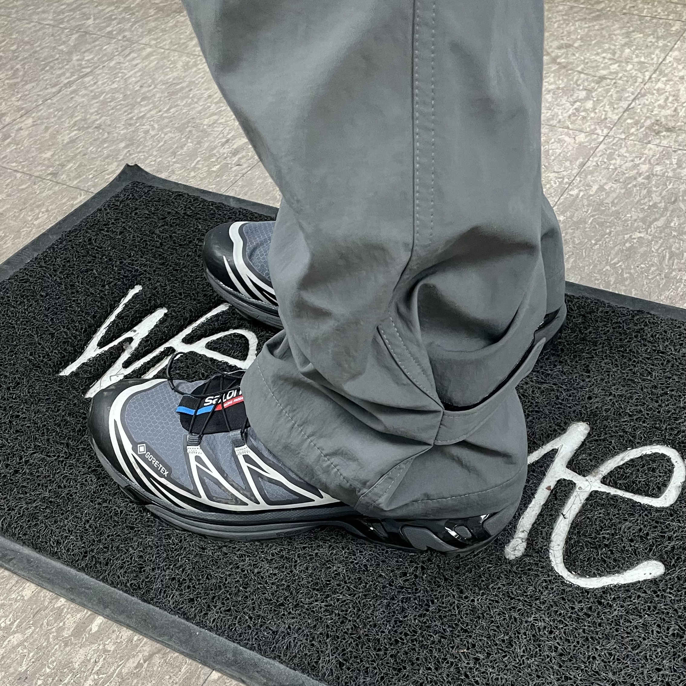 Salomon XT-6 Gore-Tex Black Ebony 착용 스타일 - 2