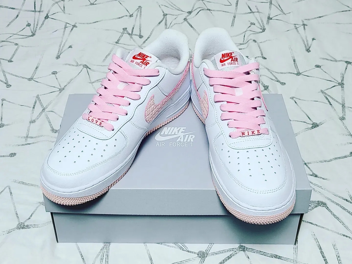 Nike Air Force 1 '07 Valentine's Day 2022 착용 스타일 - 3