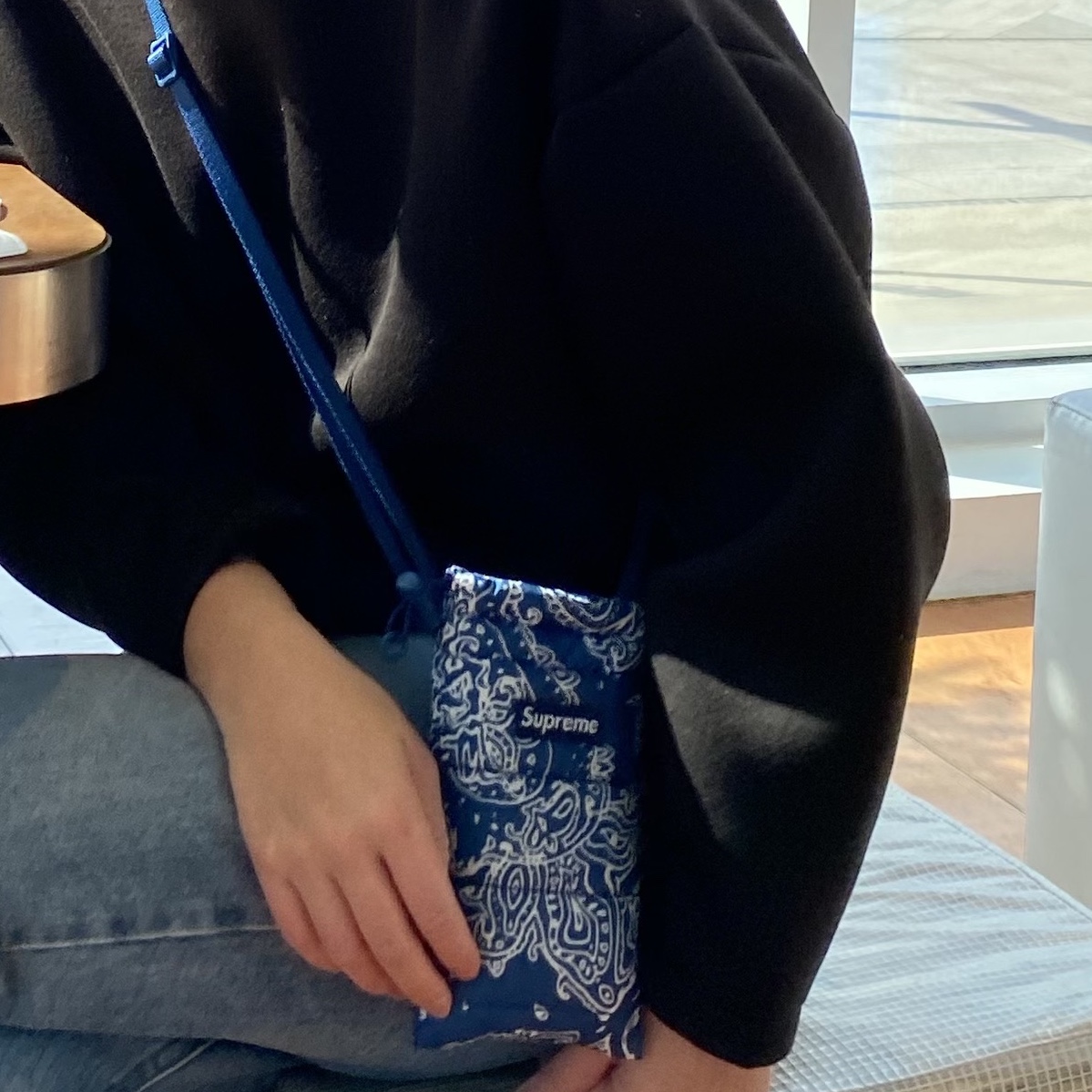 Supreme Puffer Neck Pouch Blue Paisley - 22FW 착용 스타일
