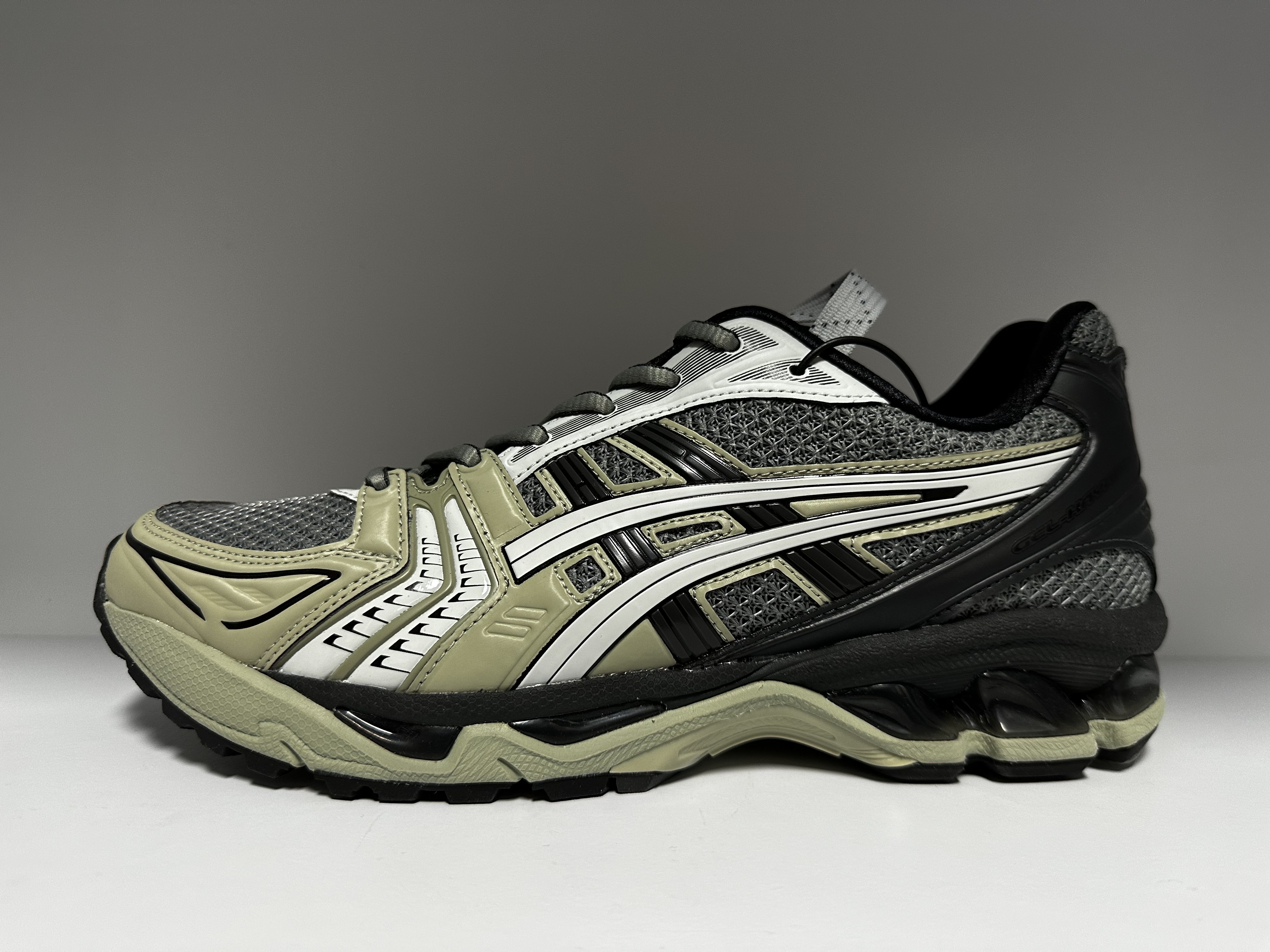 Asics UB1-S Gel-Kayano 14 Piedmont Grey 착용 스타일