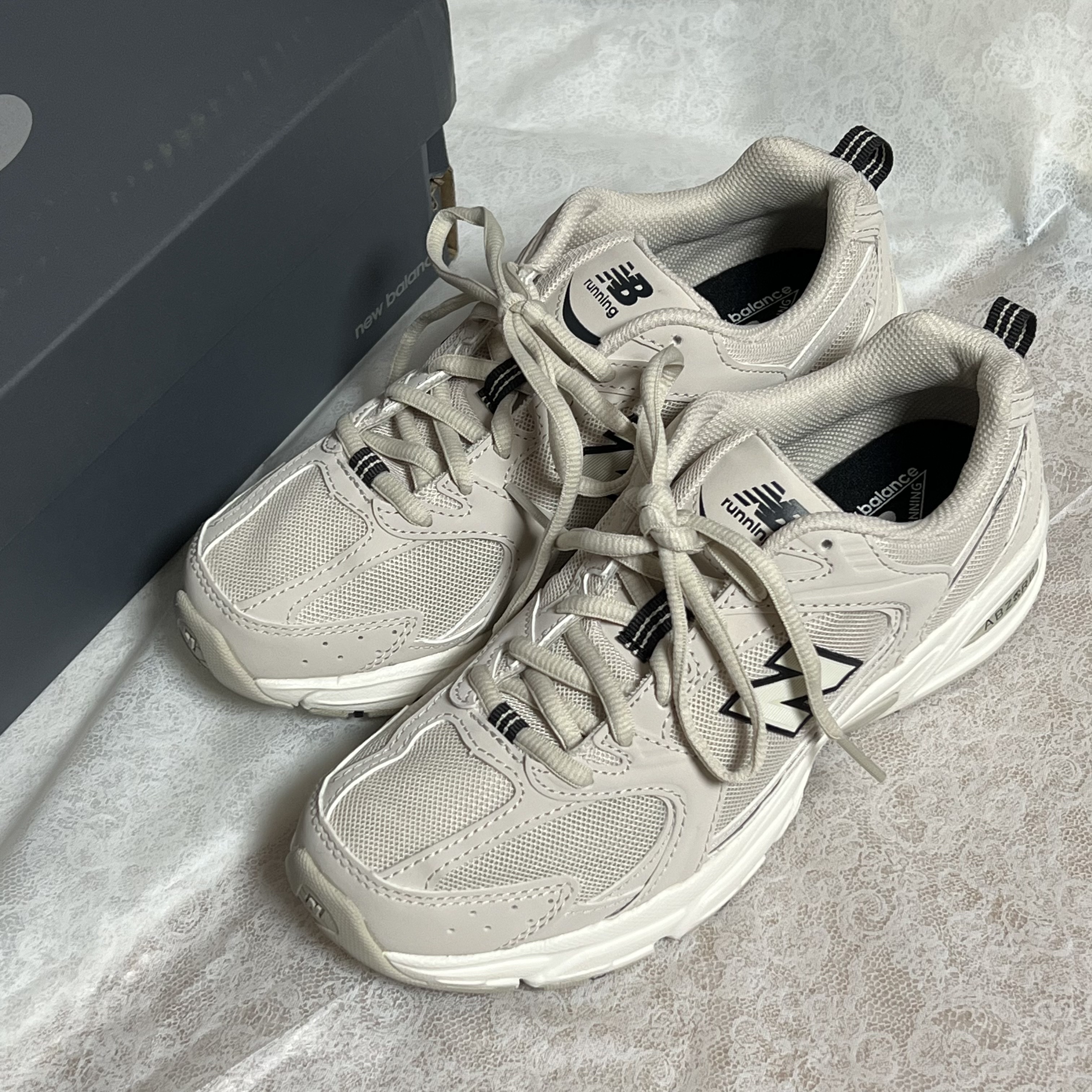 New Balance 530 Ivory 착용 스타일 - 3