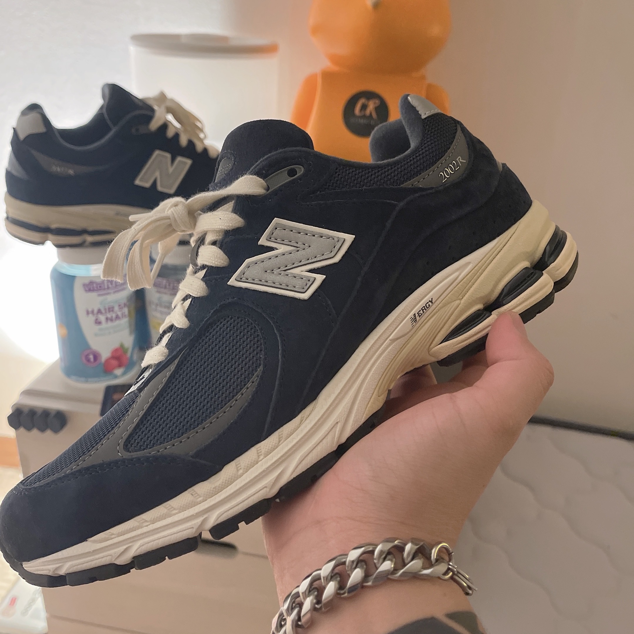New Balance 2002R Eclipse Castlerock 착용 스타일