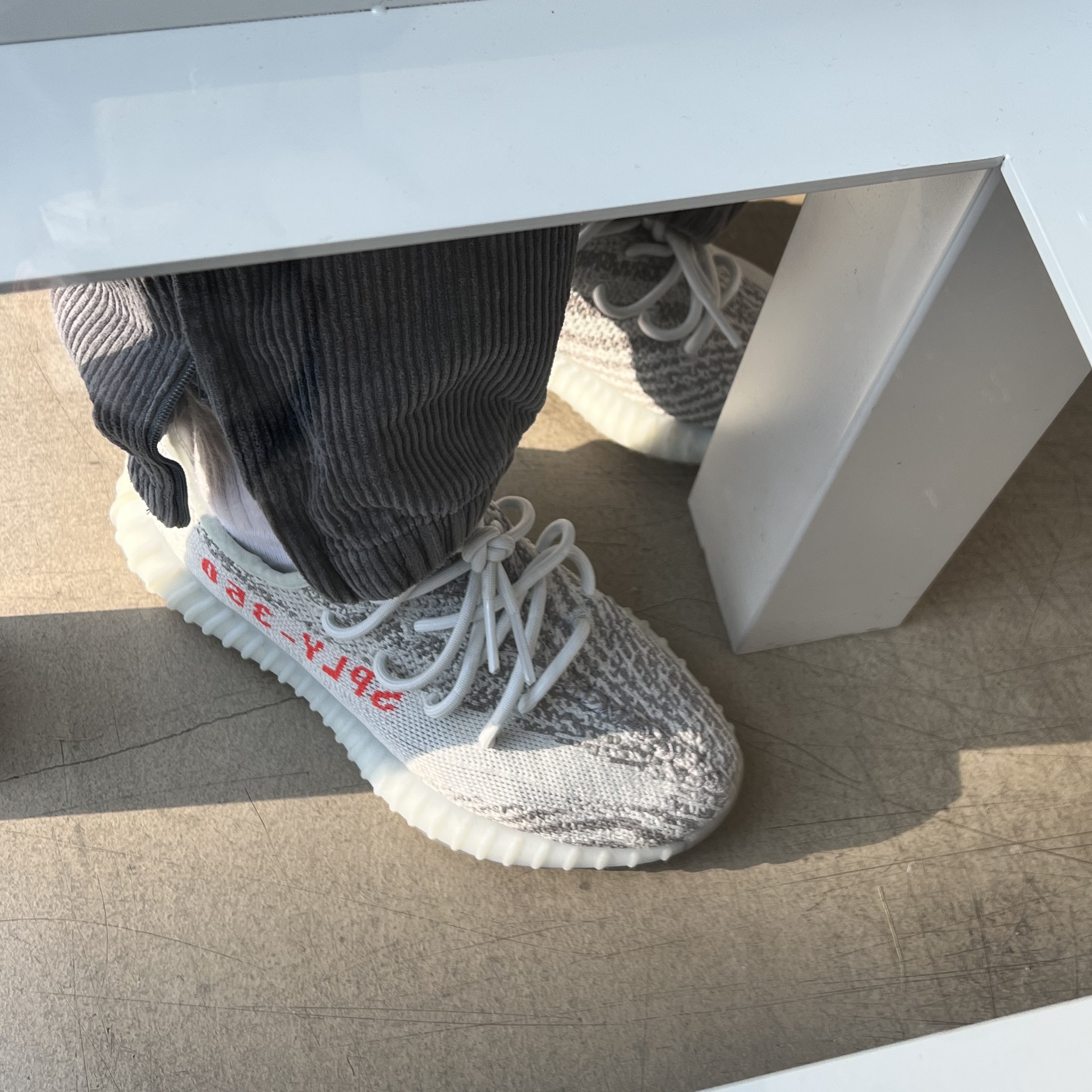 Adidas Yeezy Boost 350 V2 Blue Tint 2017 착용 스타일