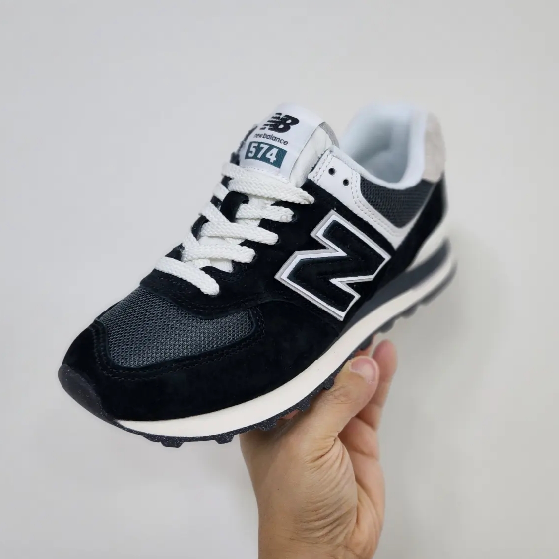 New Balance 574 Kodachrome Pack Black 착용 스타일 - 1