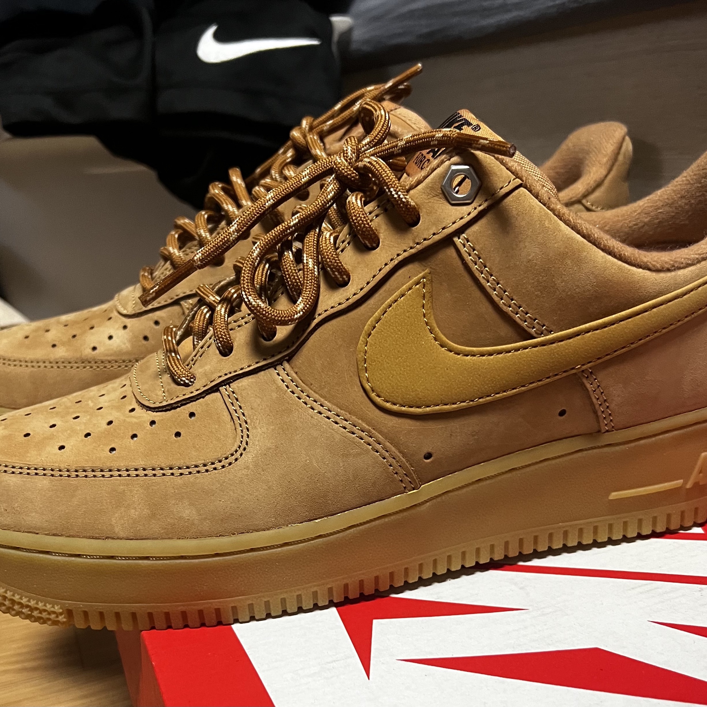Nike Air Force 1 '07 WB Flax 착용 스타일