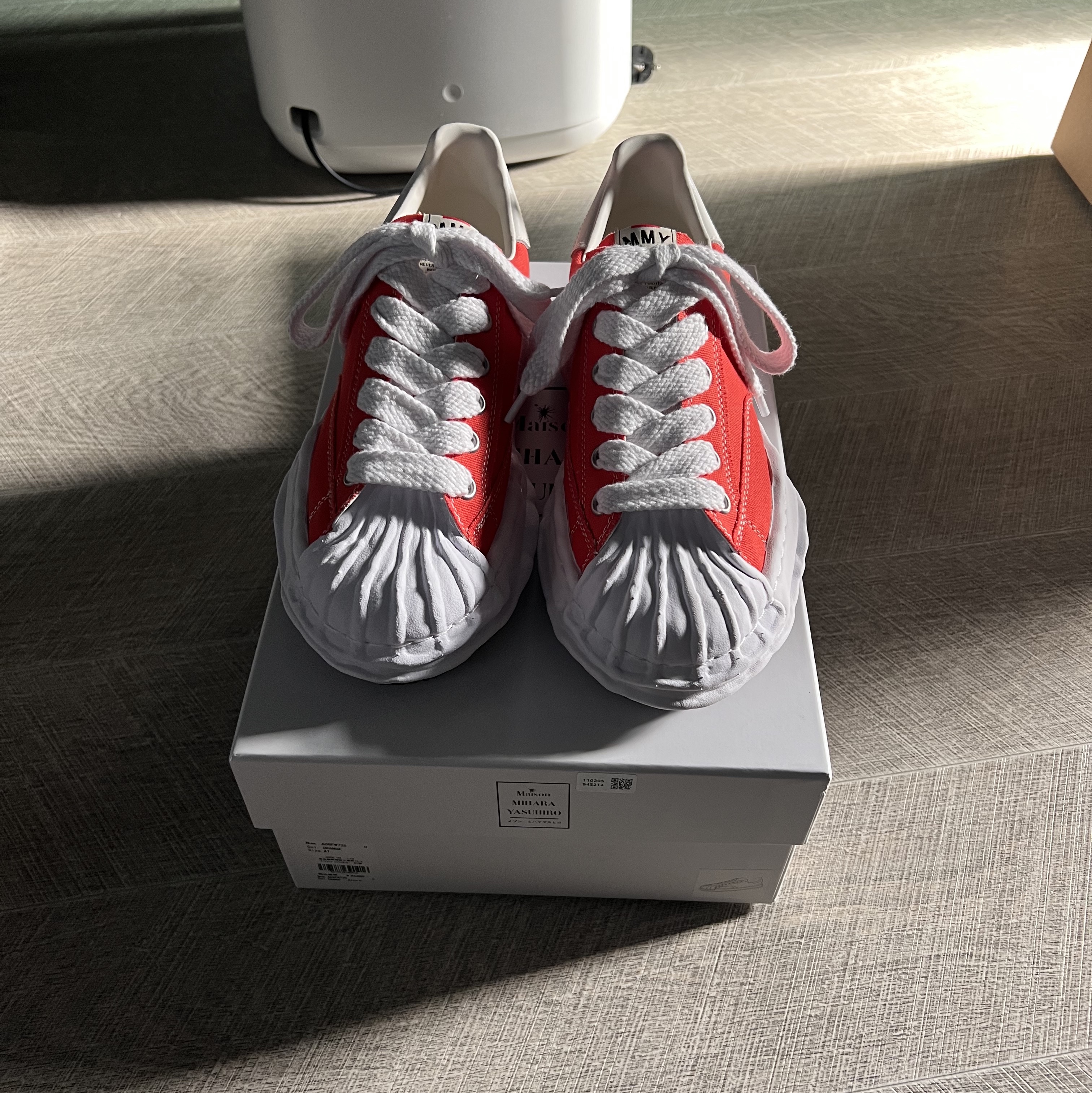 Maison Mihara Yasuhiro Blakey OG Sole Canvas Low-top Sneakers Orange 착용 스타일