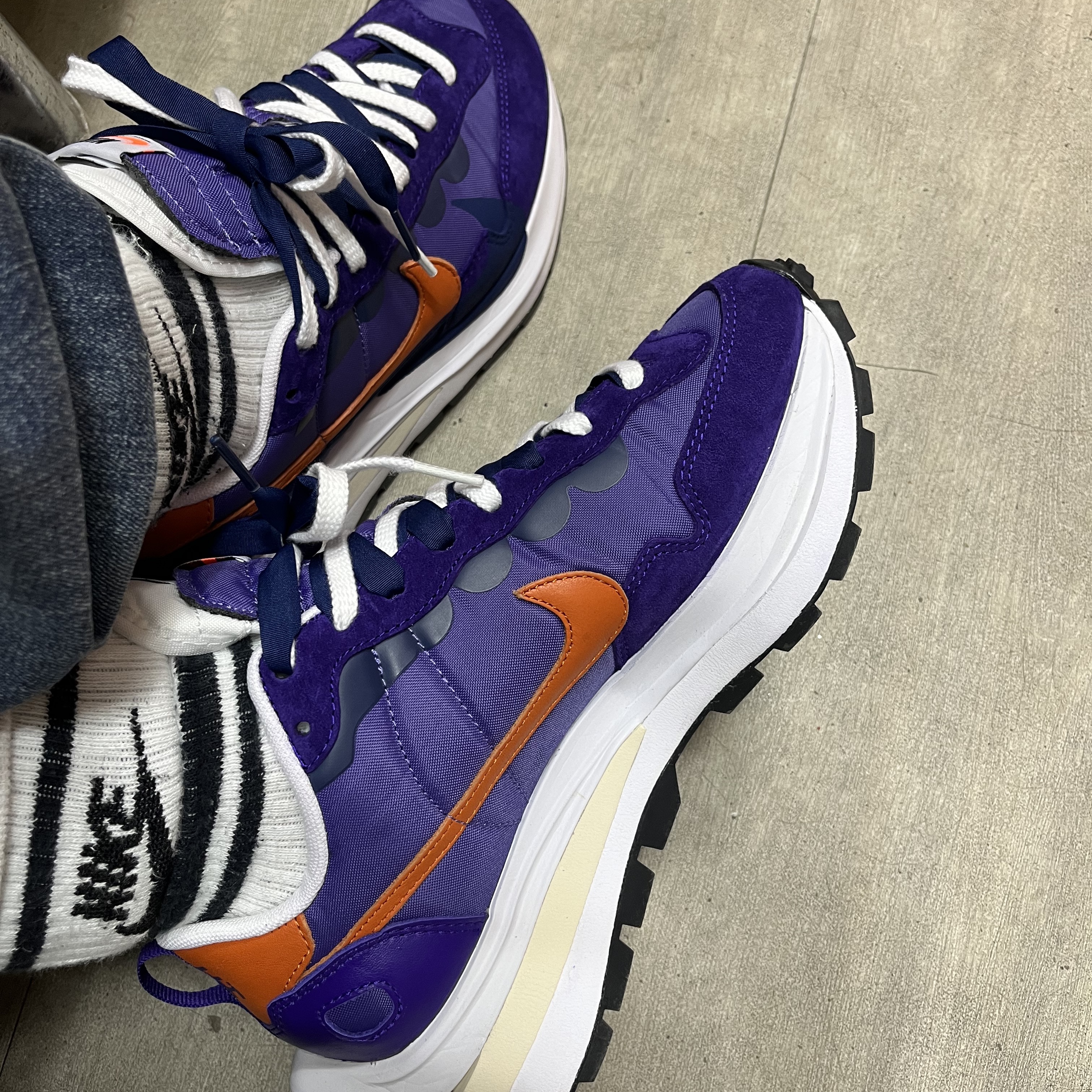 Nike x Sacai VaporWaffle Dark Iris 착용 스타일