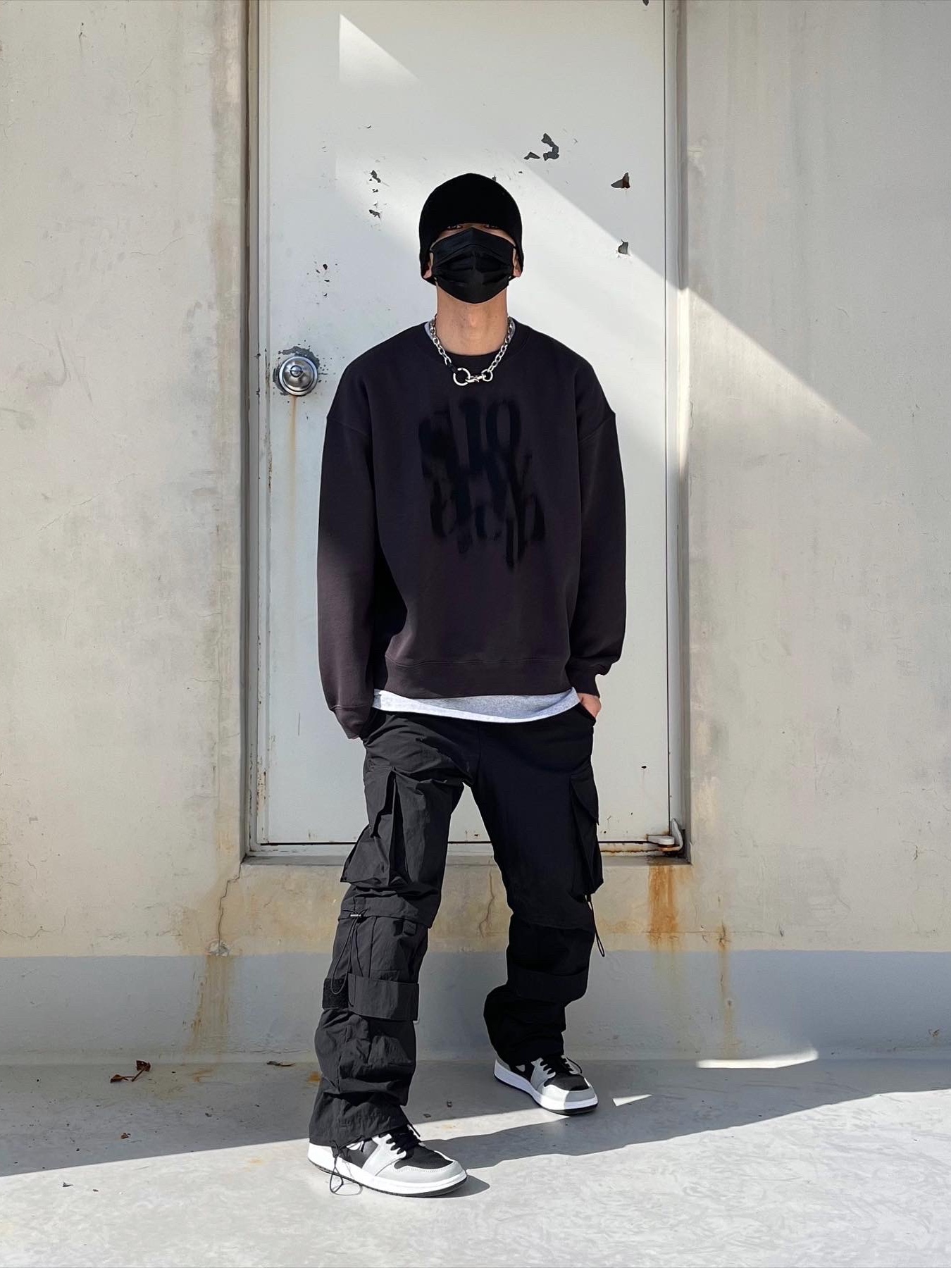 Our Legacy Ladon Brass Keychain Matte Nickel, Jordan 1 Retro High OG Shadow 2.0 착용 스타일