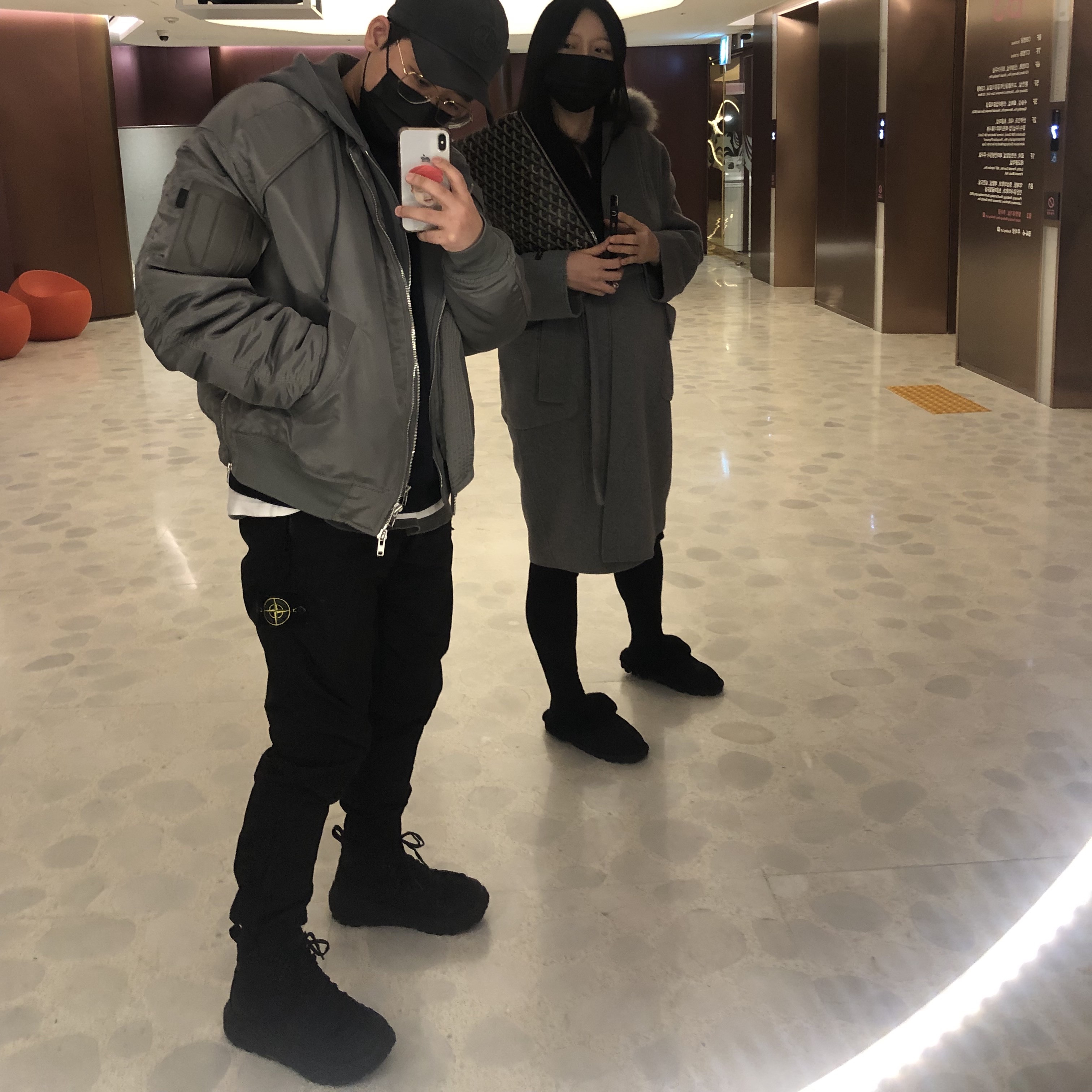 Juun.J Hood MA-1 Jumper Grey - 21SS, Stone Island 63347 Cotton Nylon Fleece Pants Black - 21FW 착용 스타일 - 4