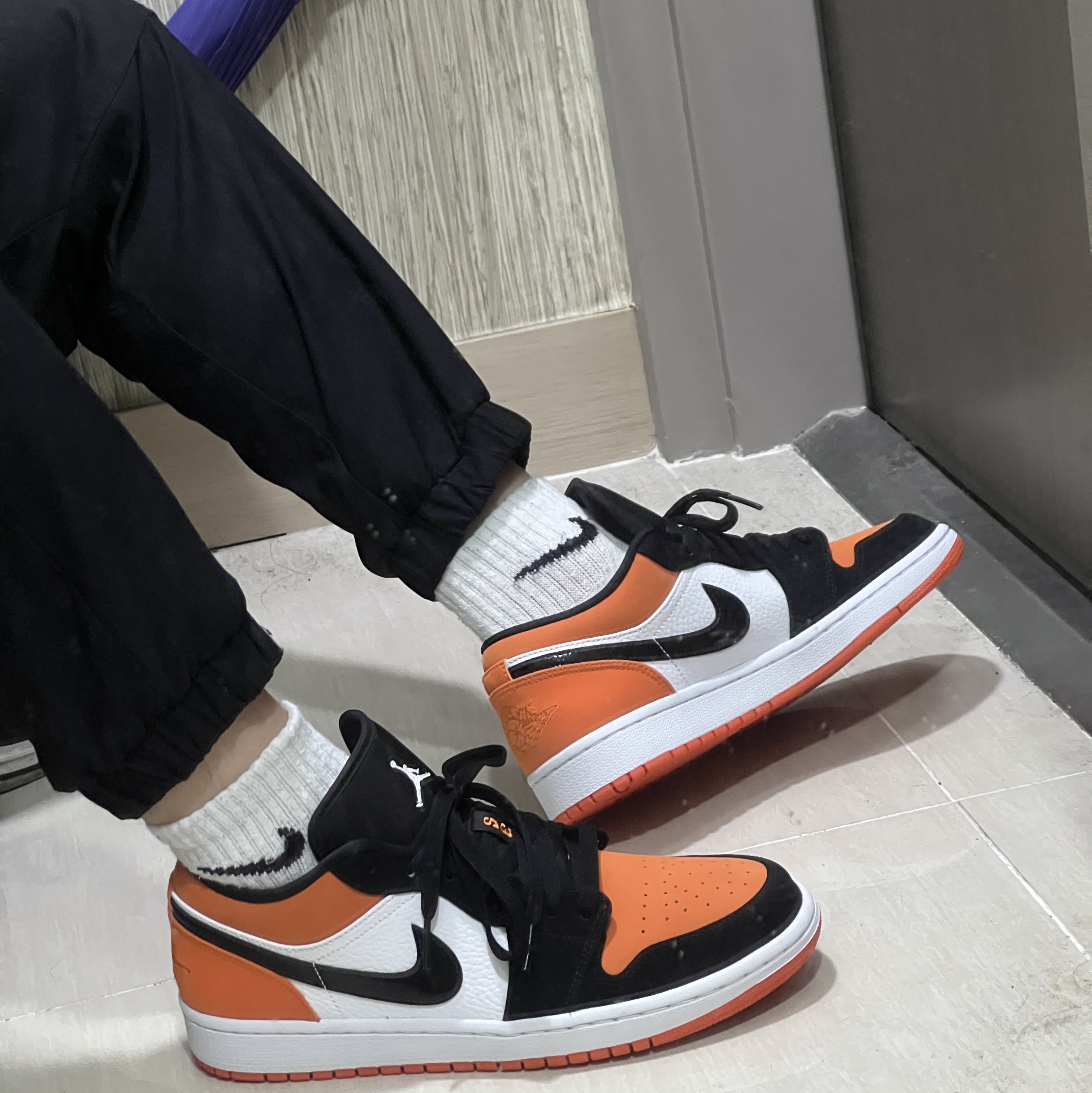 Jordan 1 Low Shattered Backboard 착용 스타일