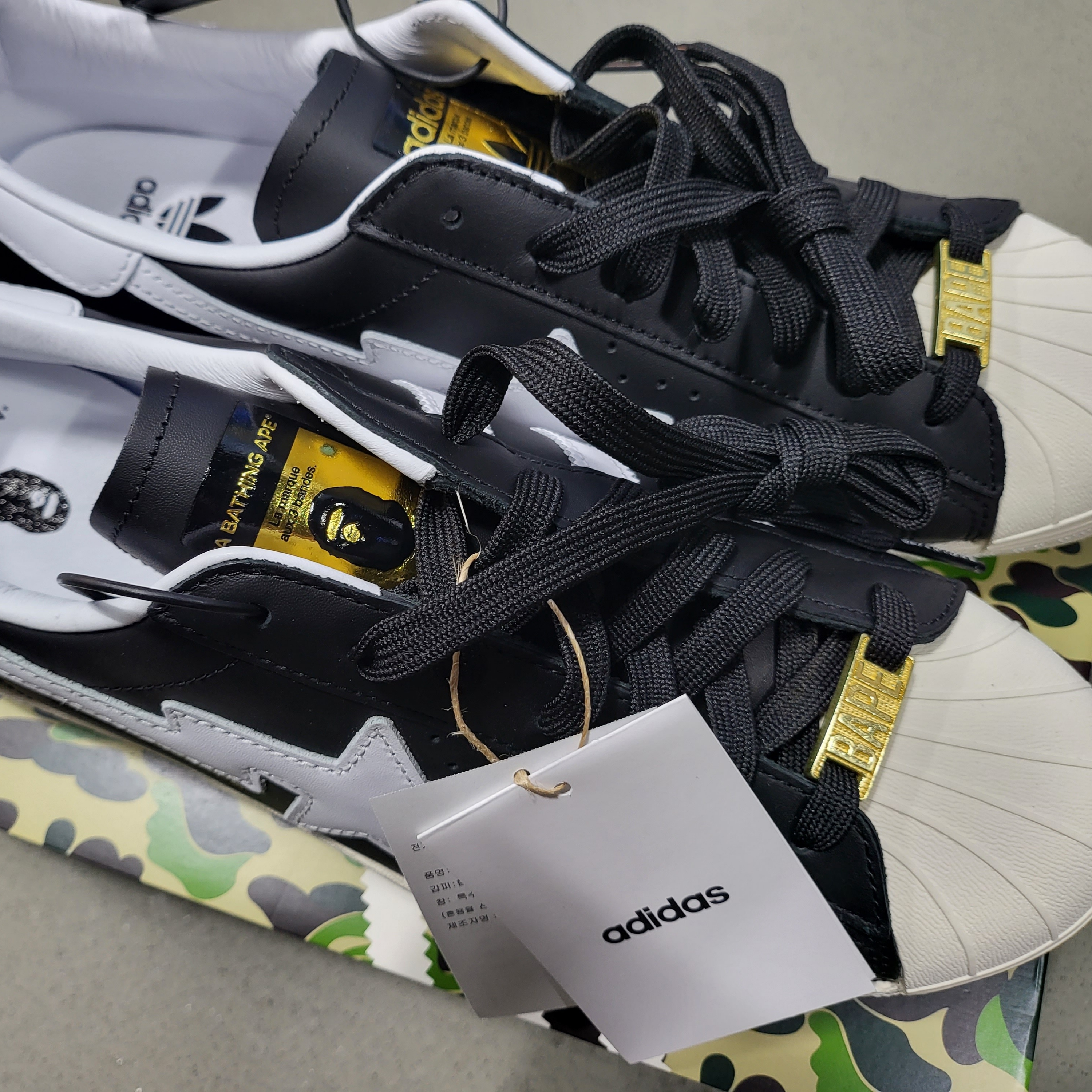 Adidas x BAPE Superstar 80s Core Black Off White 착용 스타일