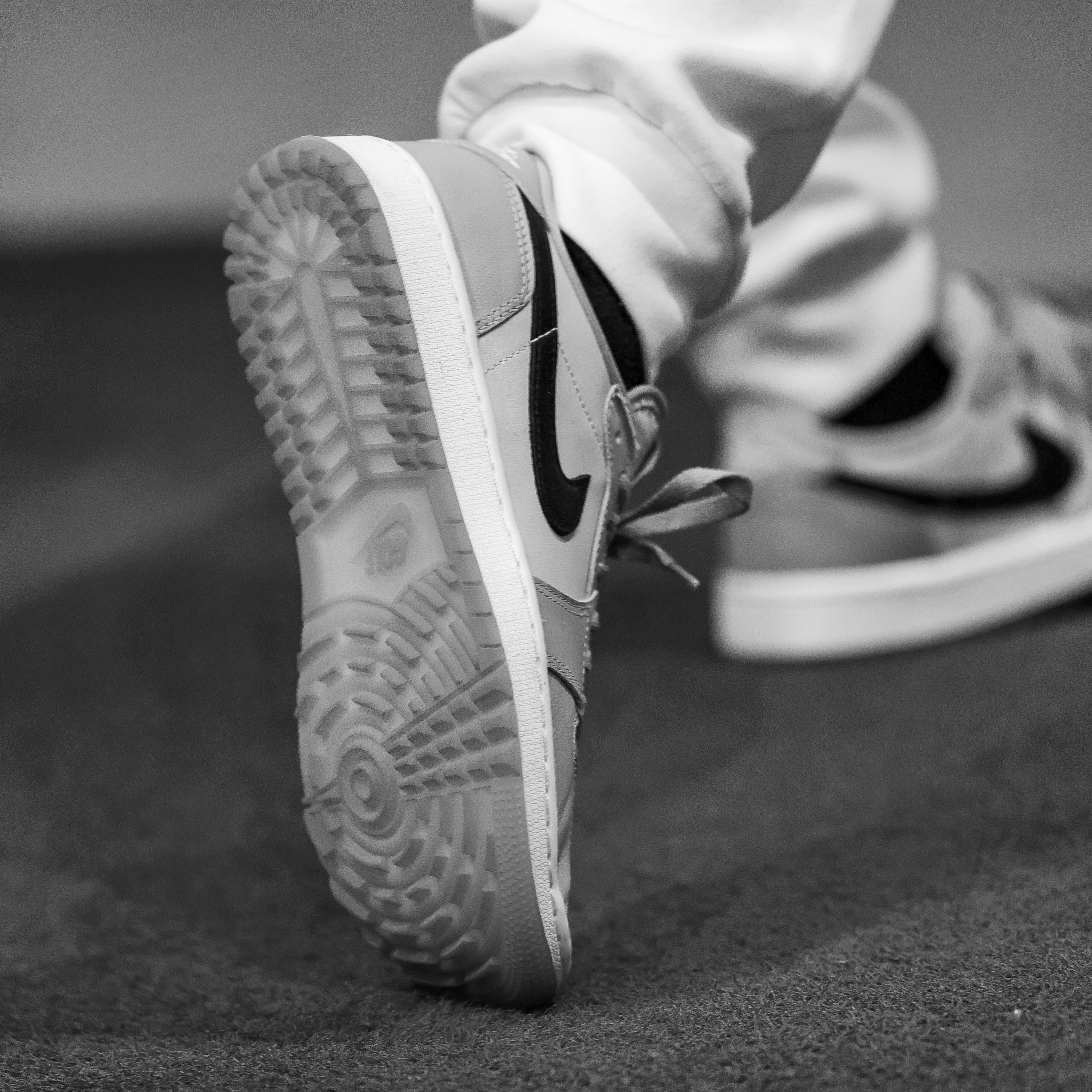 Jordan 1 Low Golf Wolf Grey 착용 스타일 - 1